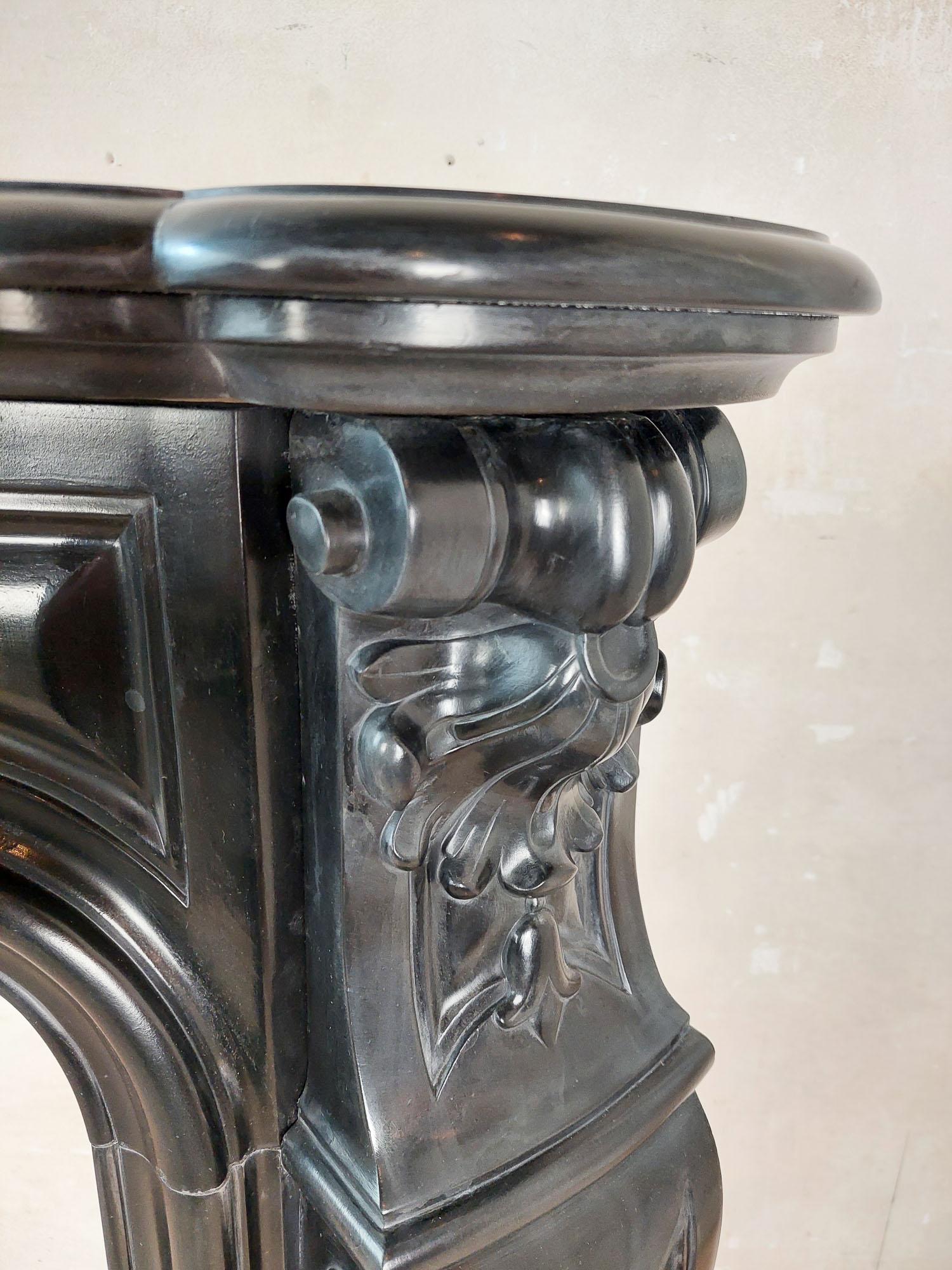 Marble Black marble trois coquilles mantelpiece For Sale