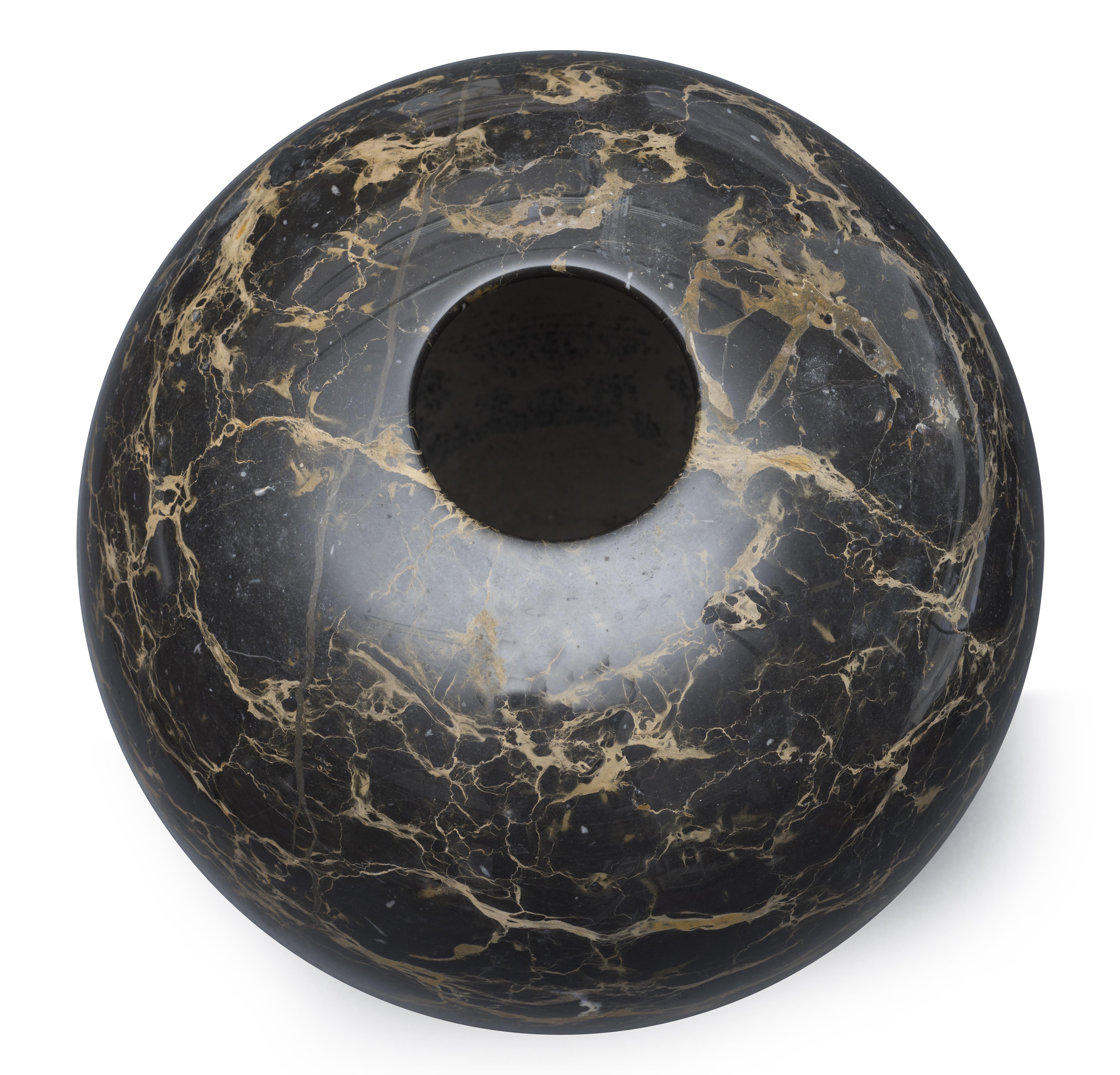 Black Marble Vase, Chinese Manufacture, 21st Century In Excellent Condition In Roma, IT