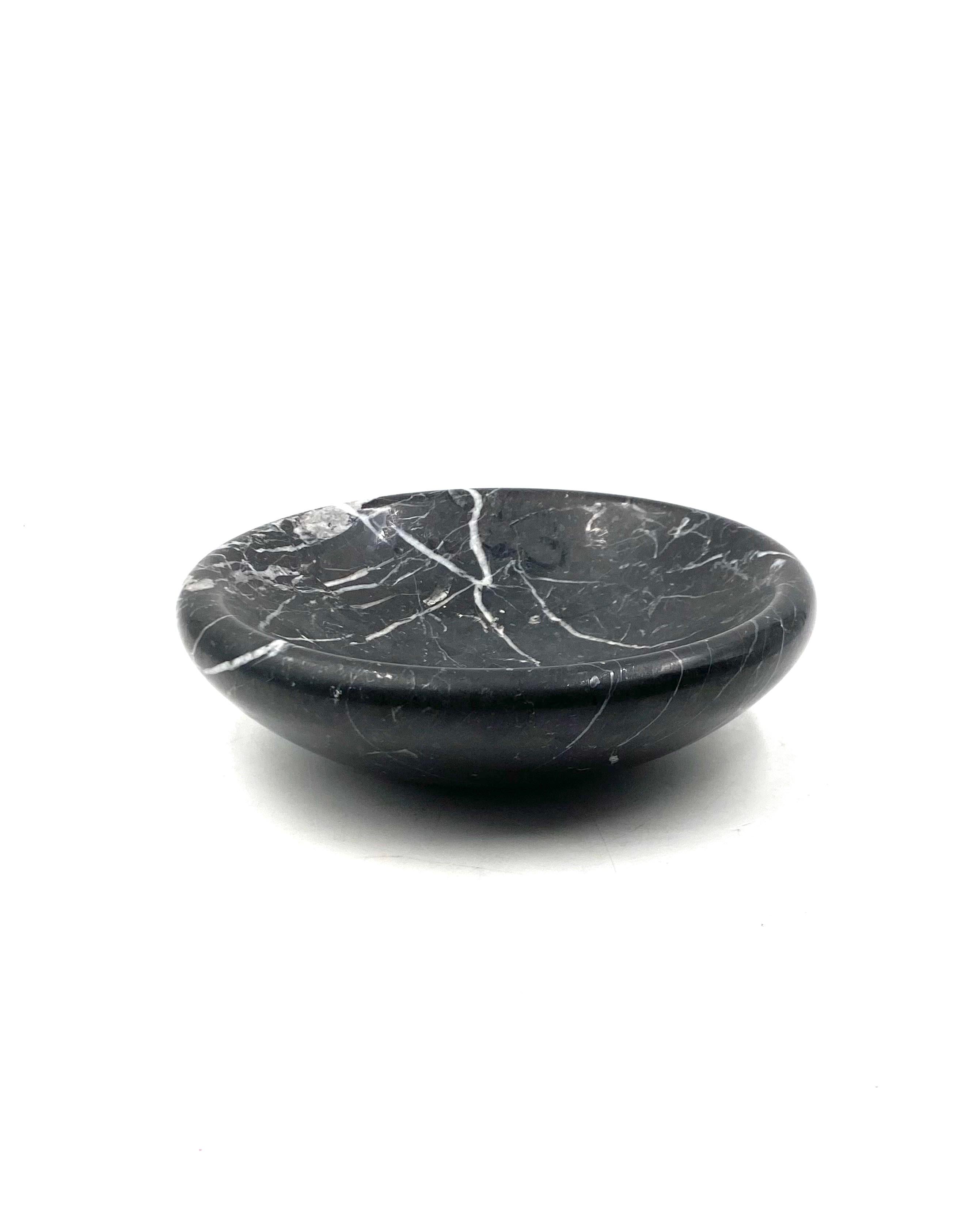 Black marble vide poche / ashtray, Casigliani Italy, 1970s For Sale 4