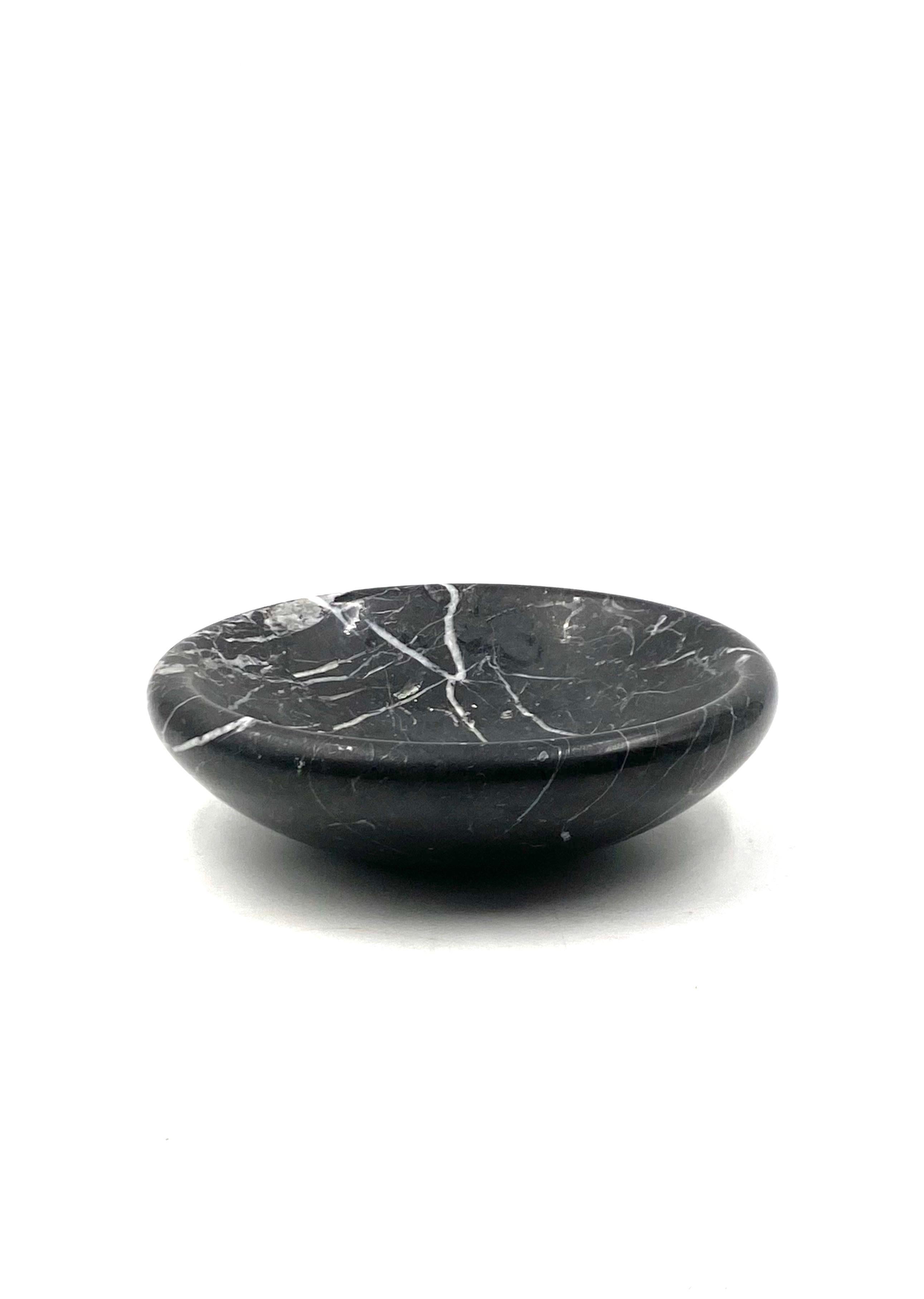 Black marble vide poche / ashtray, Casigliani Italy, 1970s For Sale 7