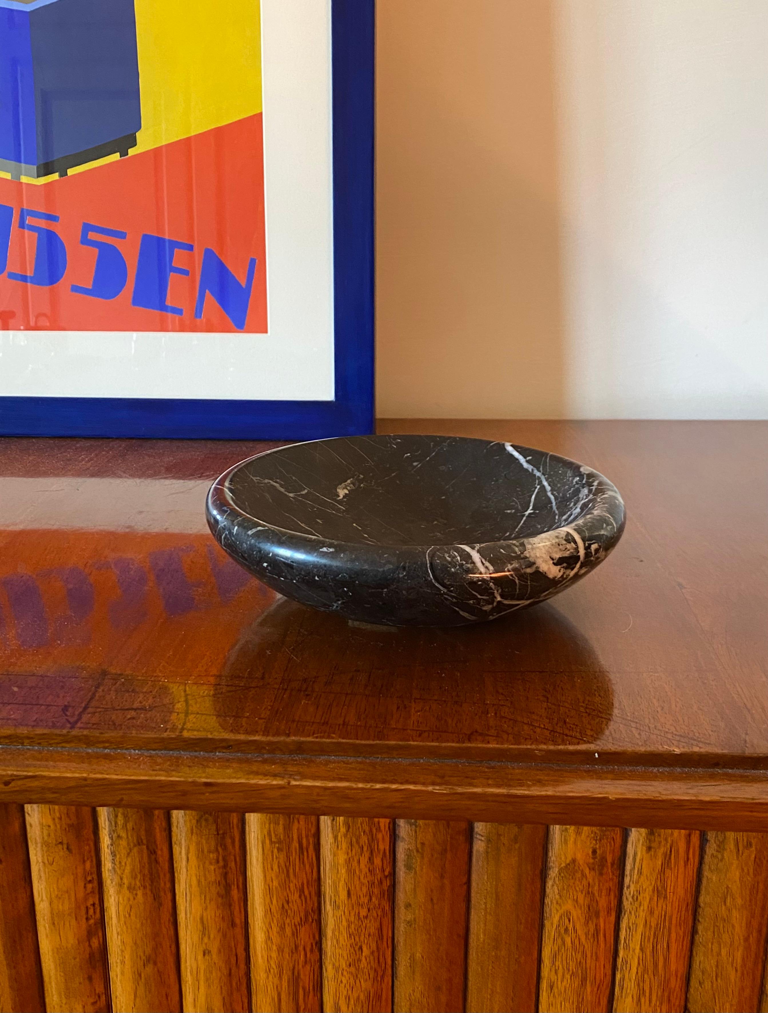 Black marble vide poche / ashtray, Casigliani Italy, 1970s For Sale 11