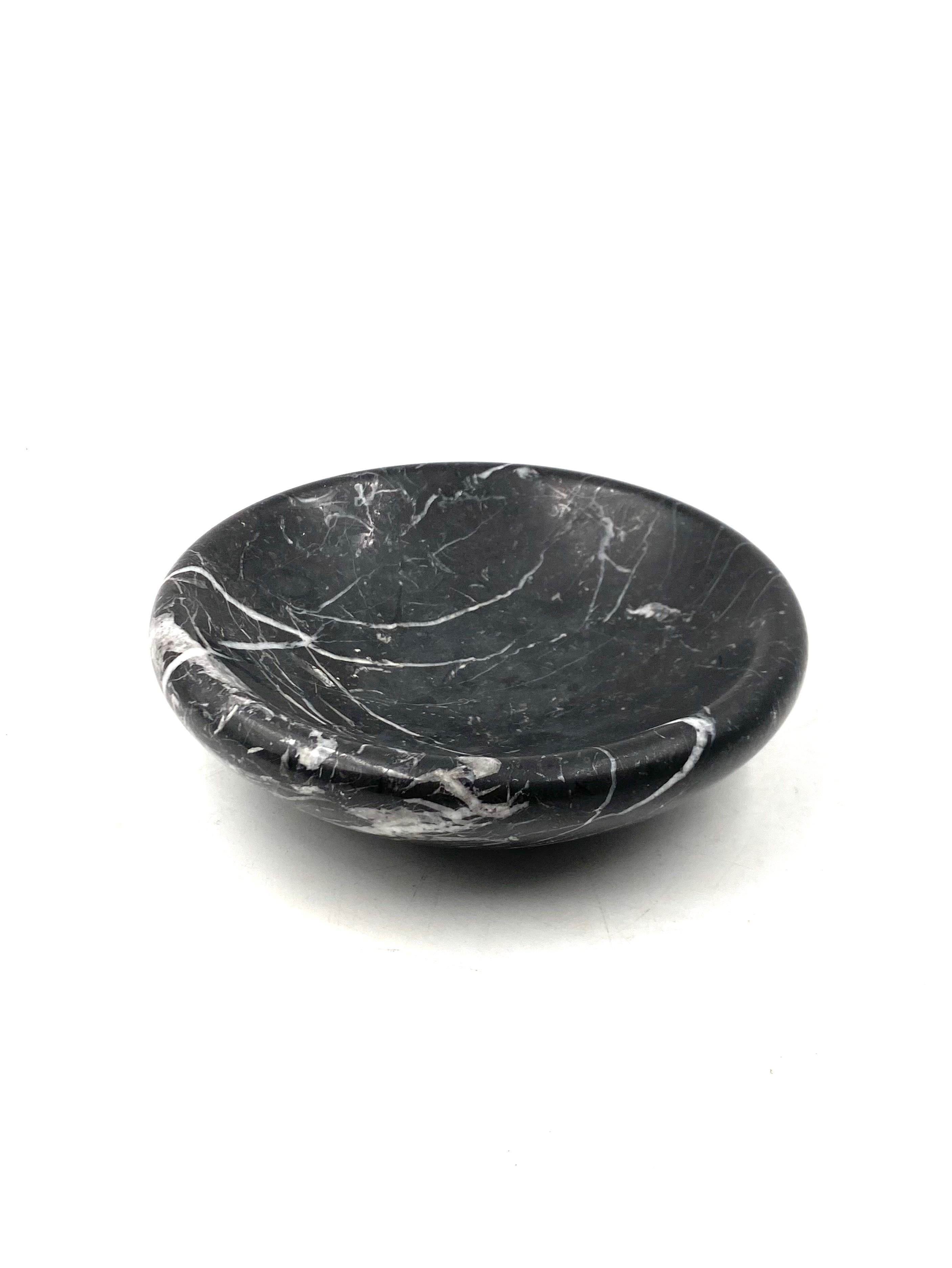 Marble Black marble vide poche / ashtray, Casigliani Italy, 1970s For Sale