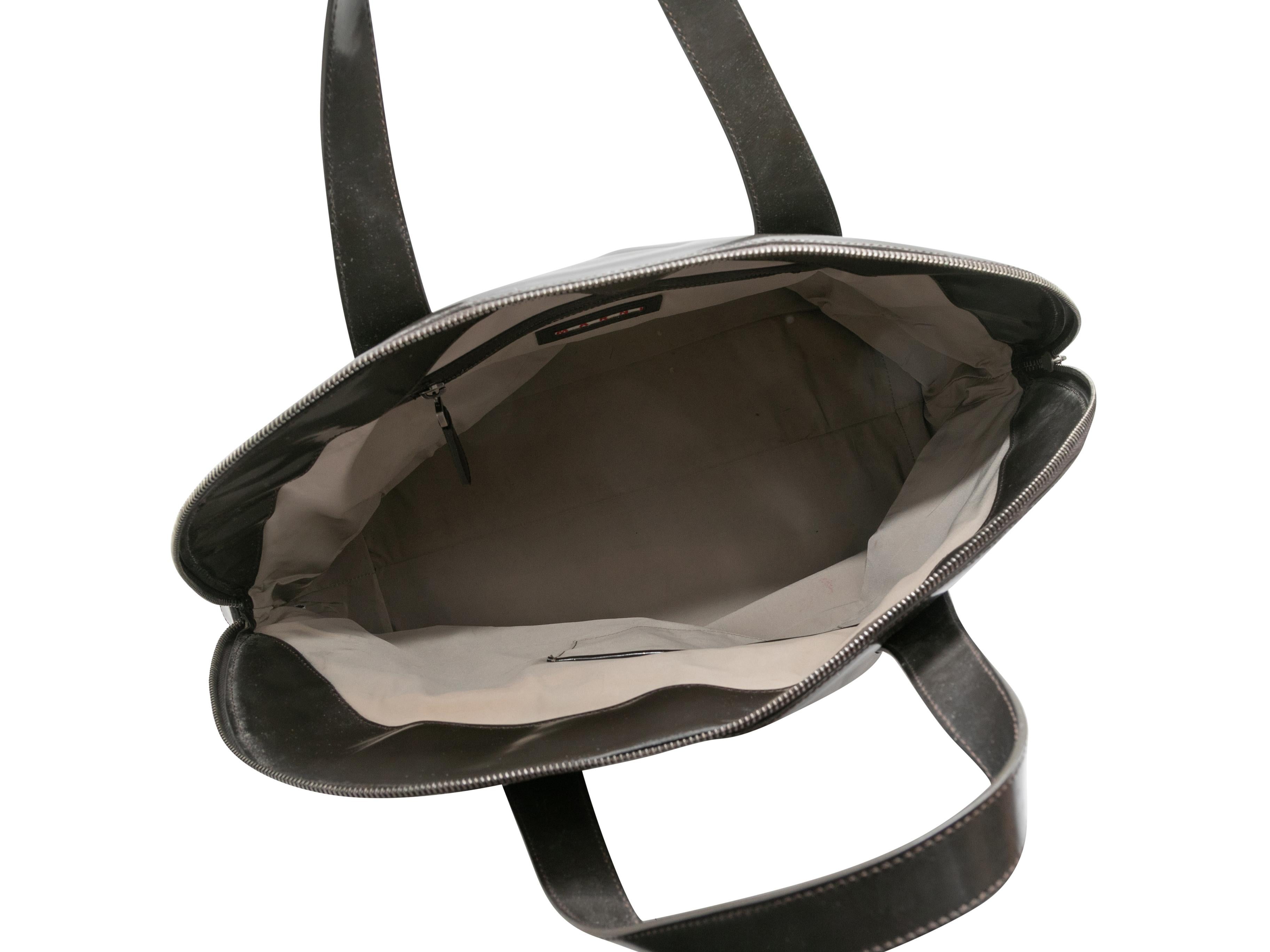 Schwarze Marni Patent-Bowler-Tasche mit Henkel für Damen oder Herren im Angebot