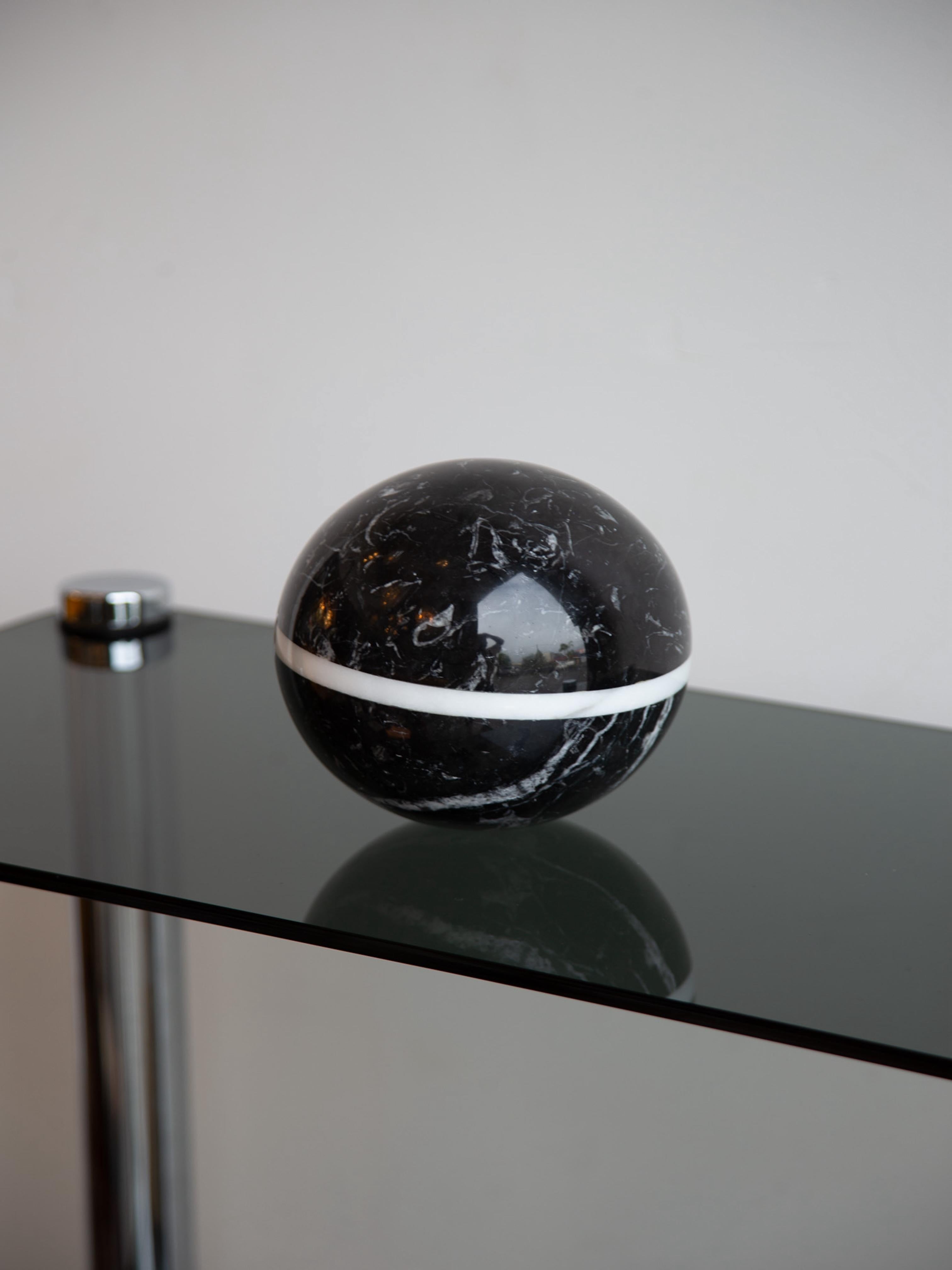 Black Marquina and White Carrara Marble Sphere In Good Condition For Sale In Byron Bay, NSW