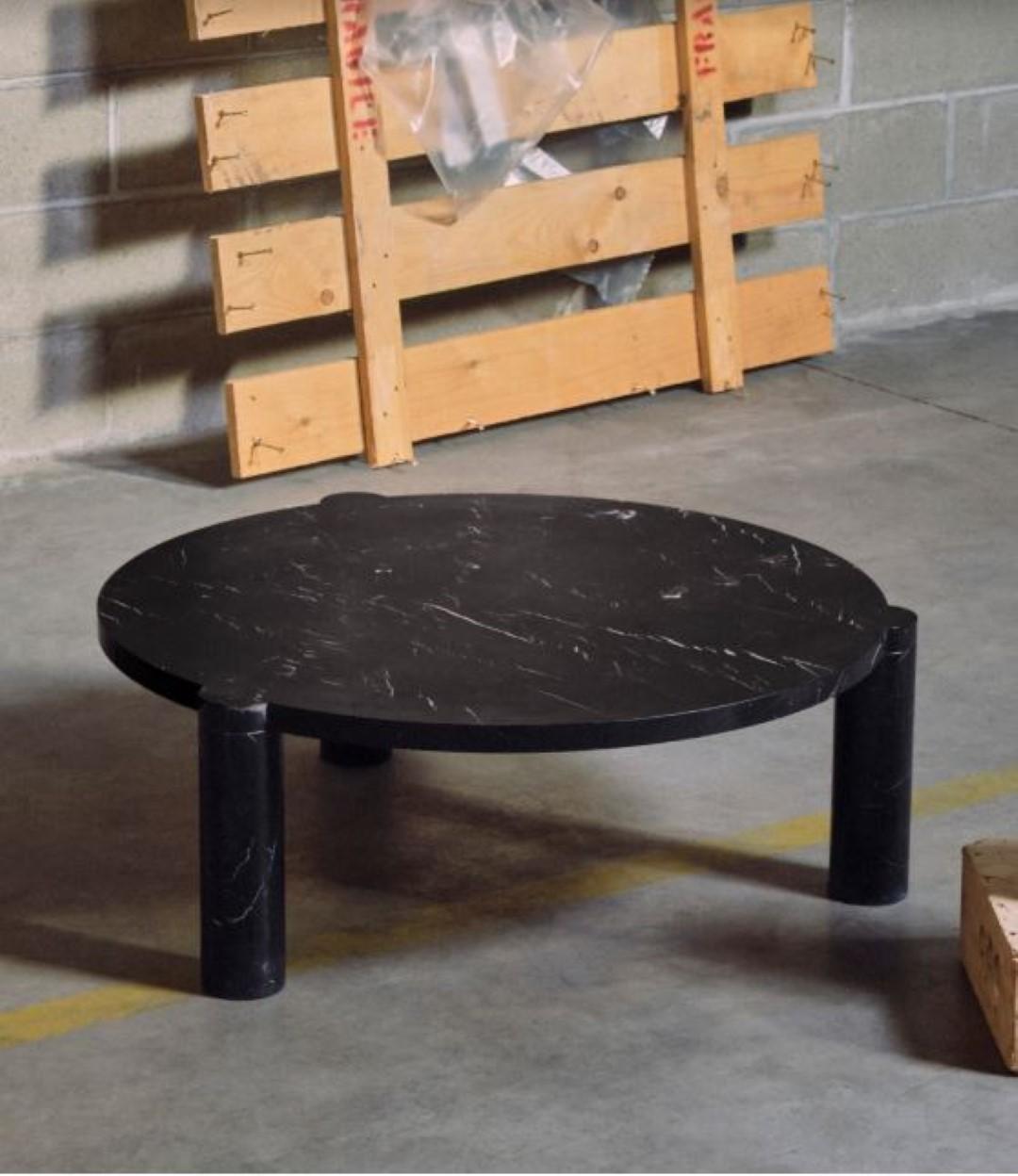 Black marble Alexis 90 coffee table by Agglomerati
Dimensions: D 90 x H 33 cm.
Materials: Black Marquina Marble.
Available in other stones. 

Alexis coffee table has off-set, cylindrical legs that curve flush underneath the tabletop, providing a