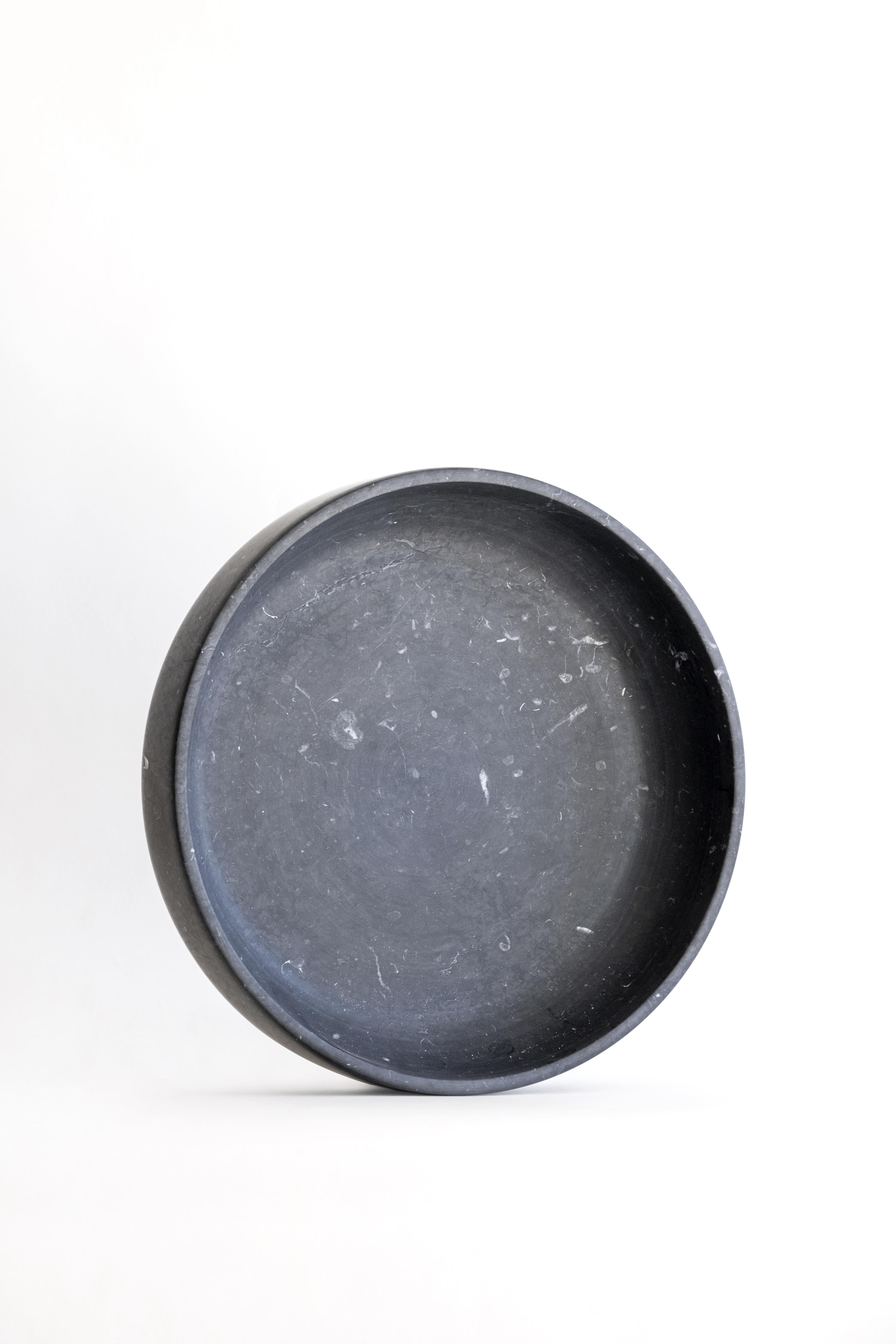 Italiano Ciotola Diogenèa in marmo nero di Marquina di Studio A in vendita