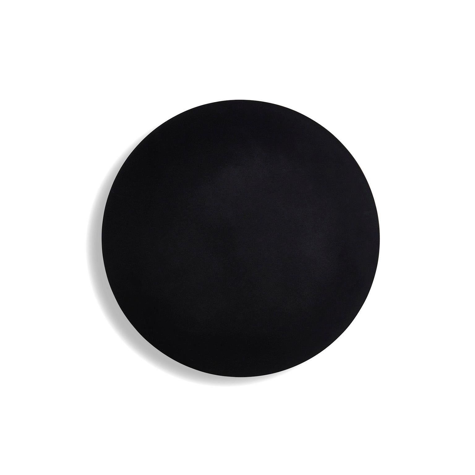 A minimalist side table, a variation of the column side table but wider at the marble base and with a larger top, a better choice for places with carpeting, carpets or uneven surfaces but with all the style and look of the regular column side table.