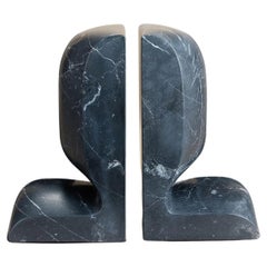 Fermalibri SLO in marmo Marquina nero della collezione Particulière