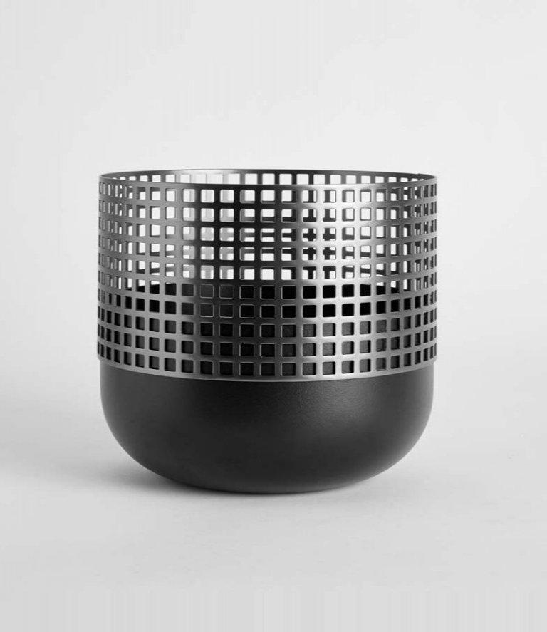 Black medium vase by Mason Editions
Dimensions: 21 × 21 × 21.5 cm
Materials: Iron 
Colors: cotto, sage green, black 

The collection includes three objects with different shapes and functions. Mia’s decisive impression is given by the contrast