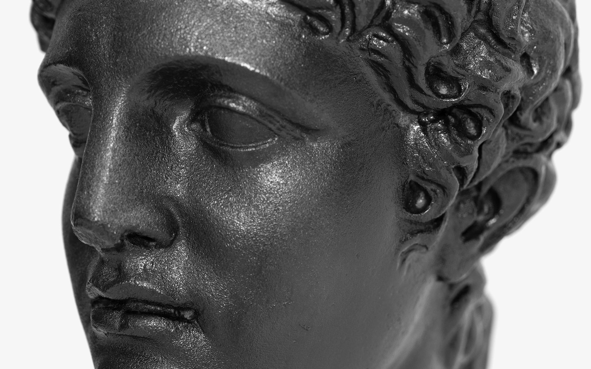 Estatua busto de Hermes Mercurio negro hecha con polvo de mármol comprimido en Nuevo estado para la venta en İSTANBUL, TR