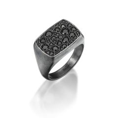 Anello rettangolare con diamante nero di ispirazione mesopotamica con tartaruga dell'Eufrate