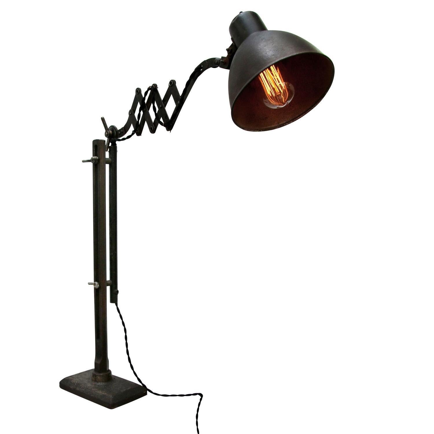 1920s black cast iron vintage industrial standing scissor work light.
adjustable in height, length and angle
including plug and switch

Weight: 7.00 kg / 15.4 lb

Priced per individual item. All lamps have been made suitable by international