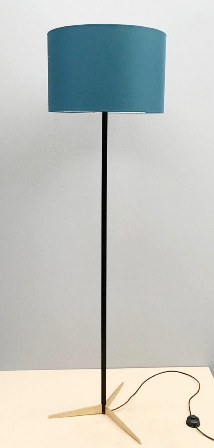 Black Metal and Brass Floor Lamp In Good Condition In Brussels, BE