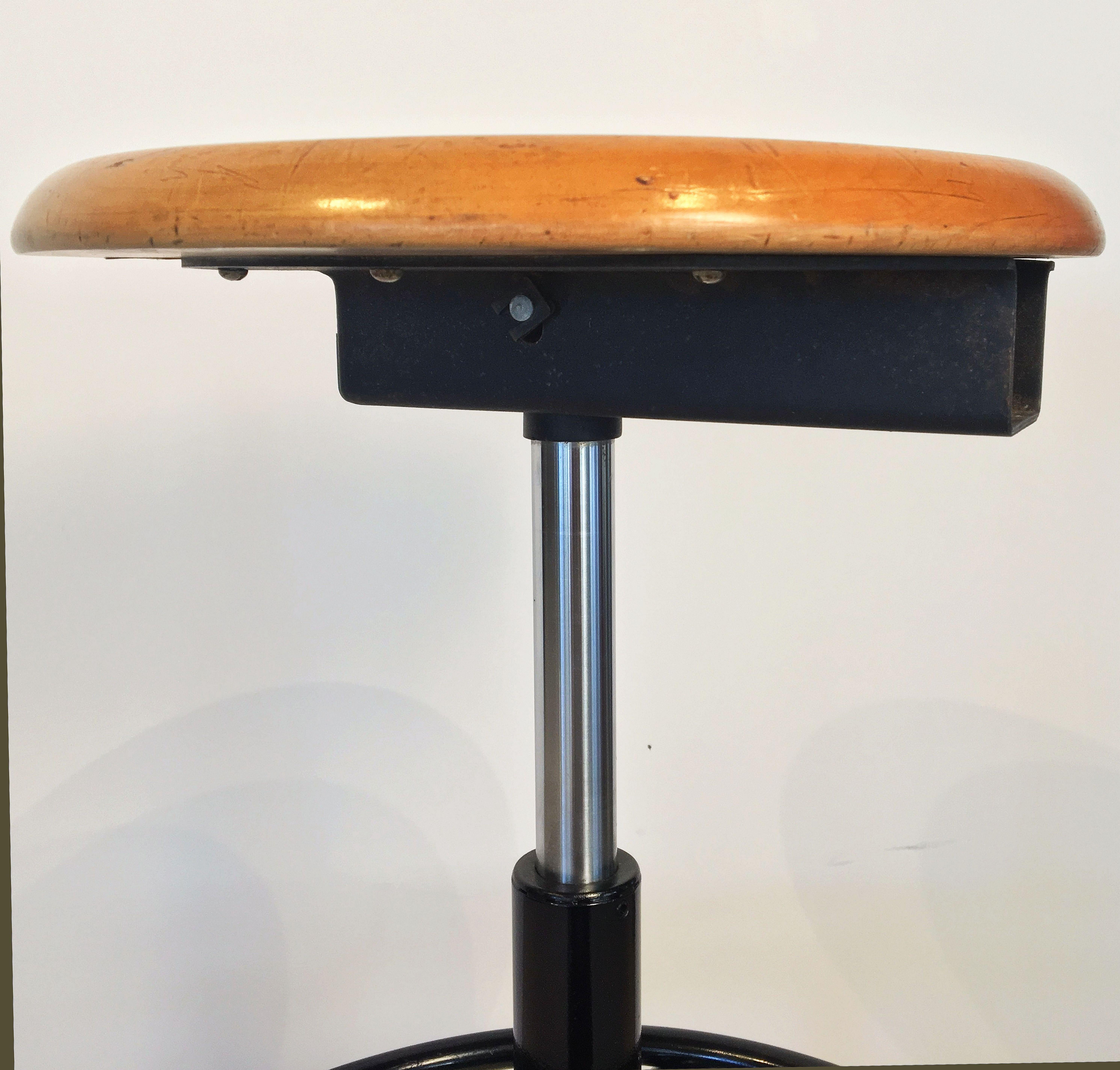 Sgabelli da bar in metallo nero e cromo con sedili rotondi in Wood 