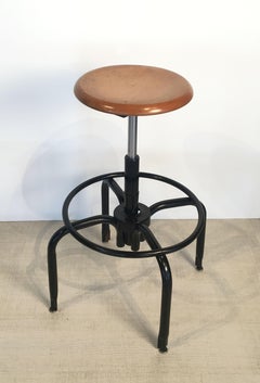 Tabourets de bar en métal noir et chrome avec assise ronde en Wood 'Four Available'