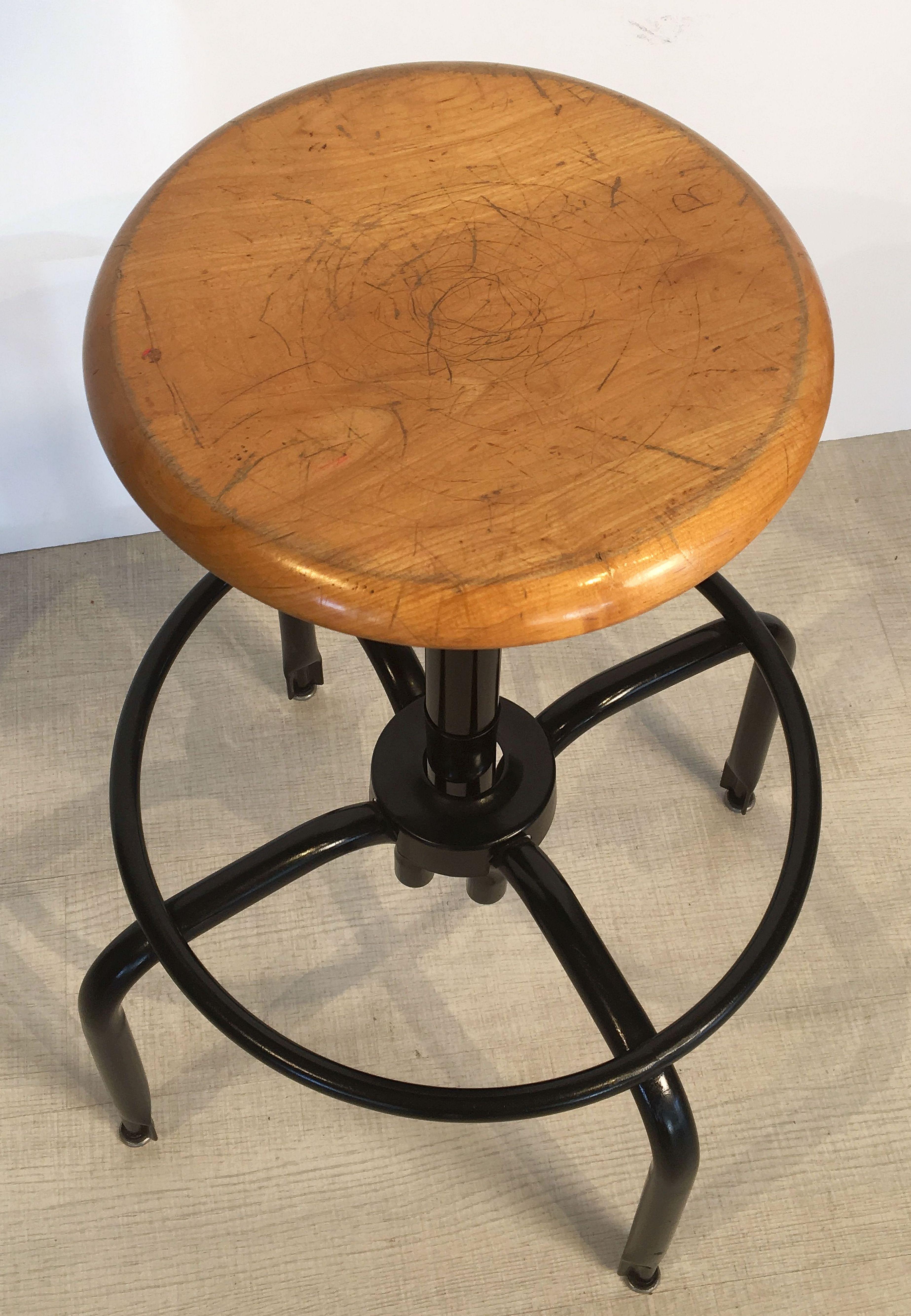 Sgabelli da bar in metallo nero e cromo con sedili rotondi in Wood 