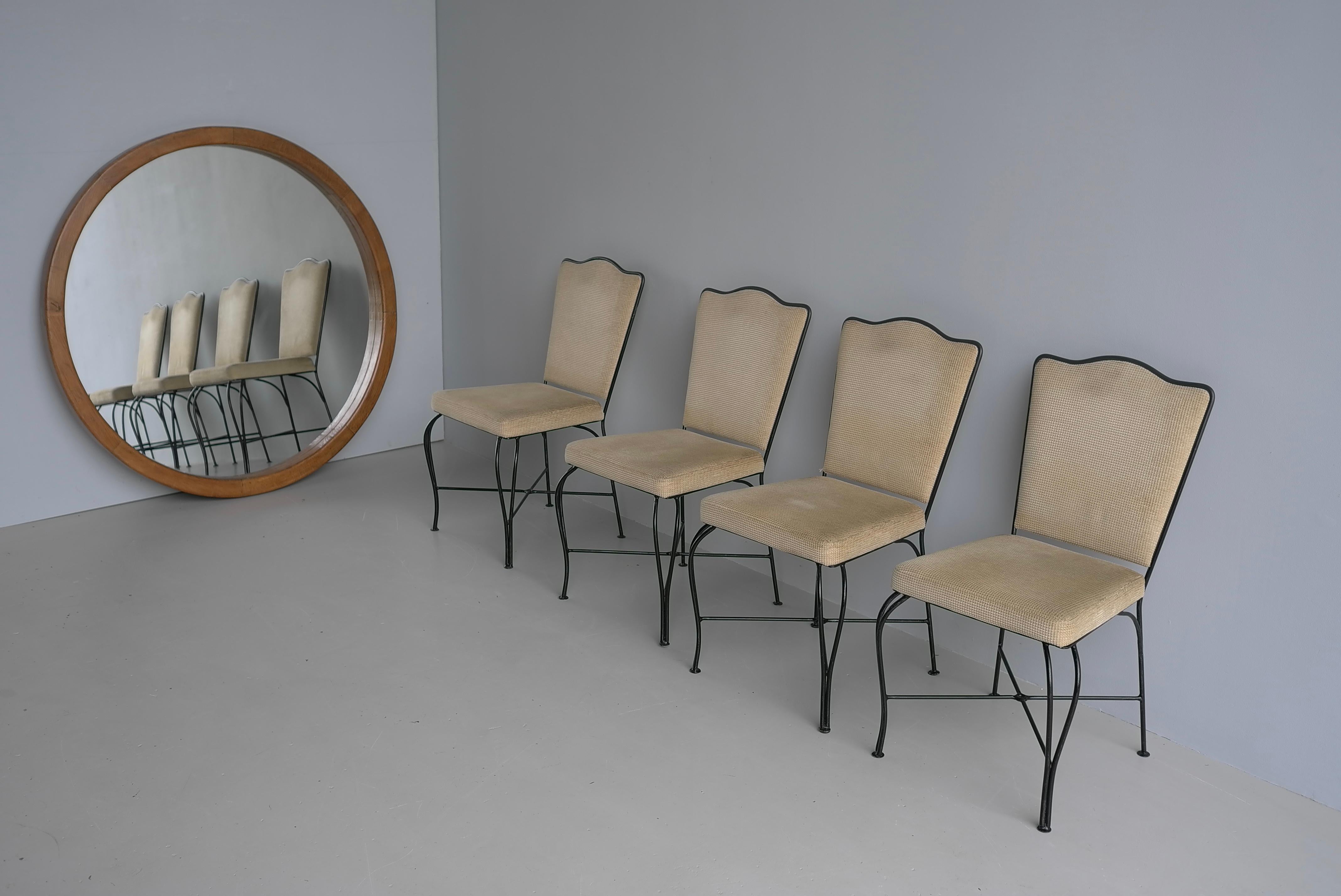 Quattro sedie da sala da pranzo in metallo nero e tessuto attr Matthieu Matégot, Francia, anni '60