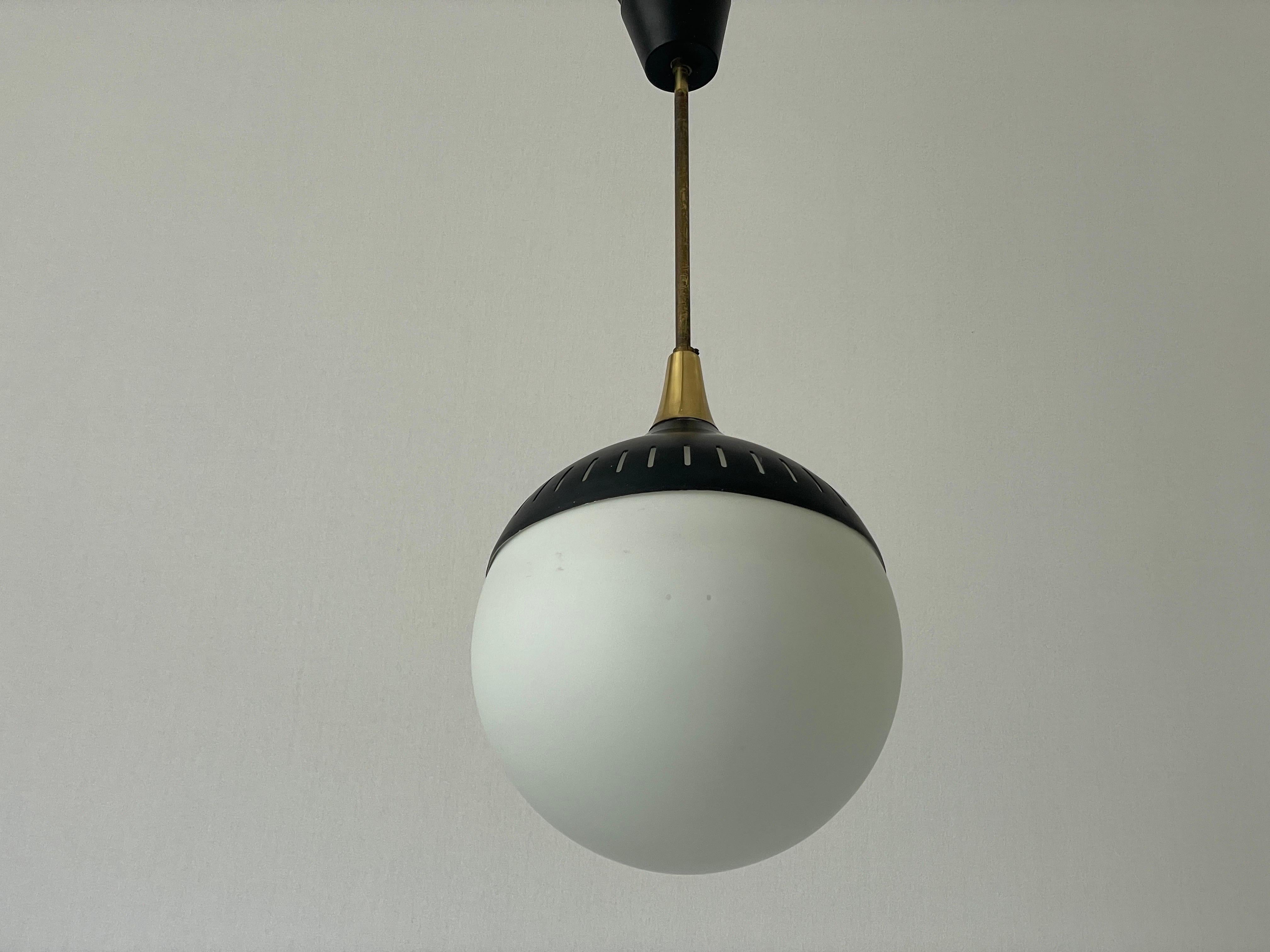 Black Metal and Glass Pendant Lamp, In style of Stilnovo, 1950s, Italy In Excellent Condition For Sale In Hagenbach, DE