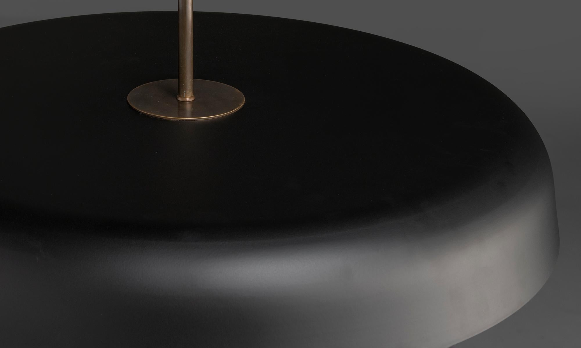 Lampadario in metallo nero e ottone, Made in Italy In condizioni Nuovo in vendita a Culver City, CA