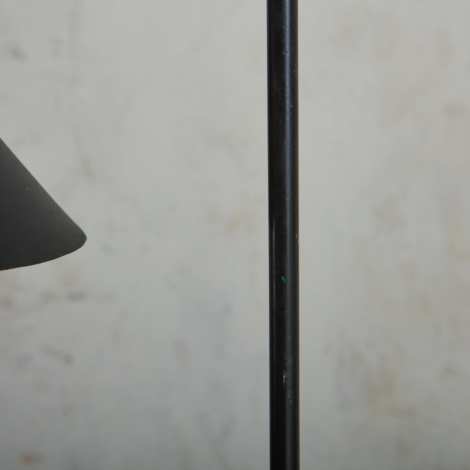 Lampe de bureau incurvée en métal noir, France 20e siècle en vente 5
