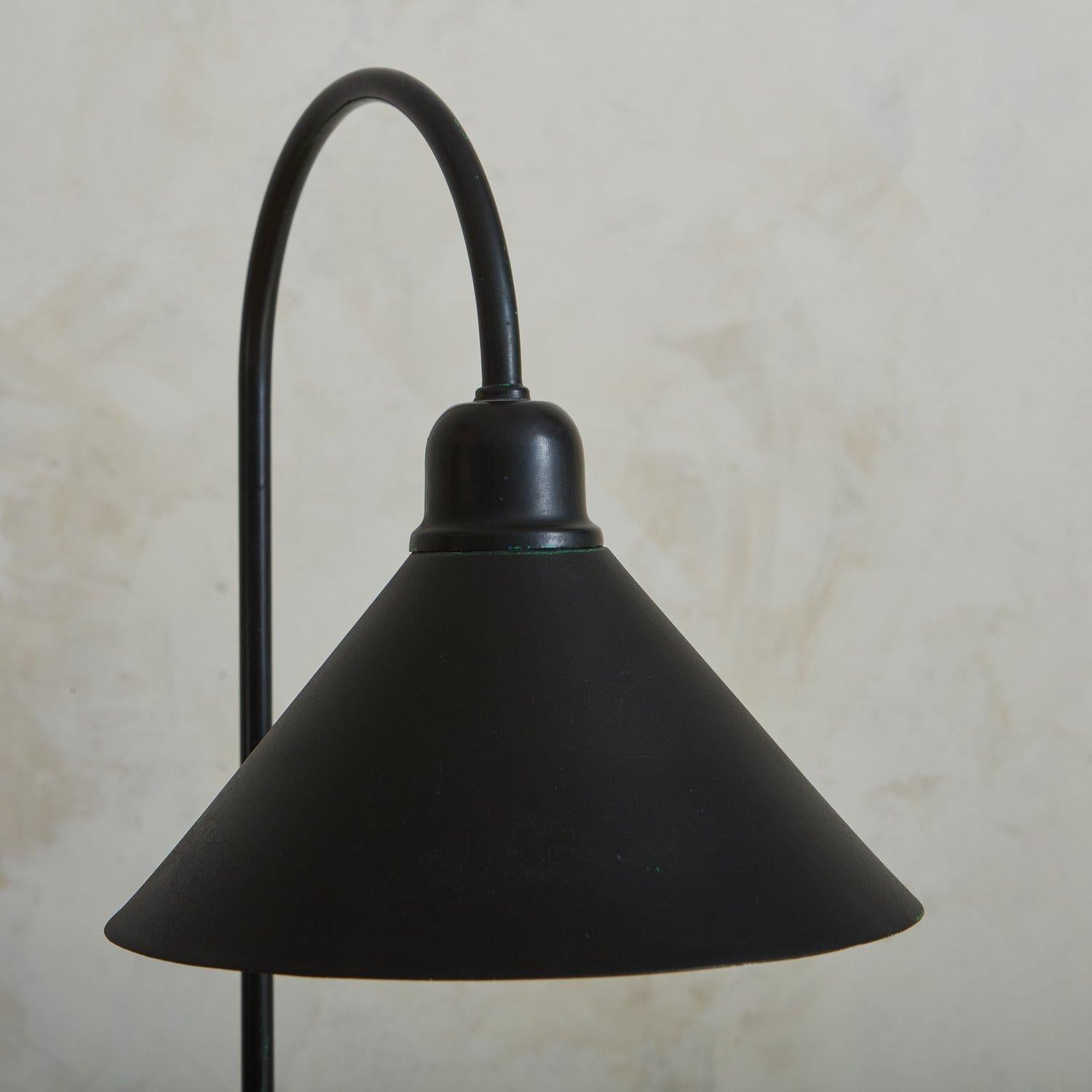 Black Metal Curved Desk Lamp, France 20th Century In Good Condition For Sale In Chicago, IL