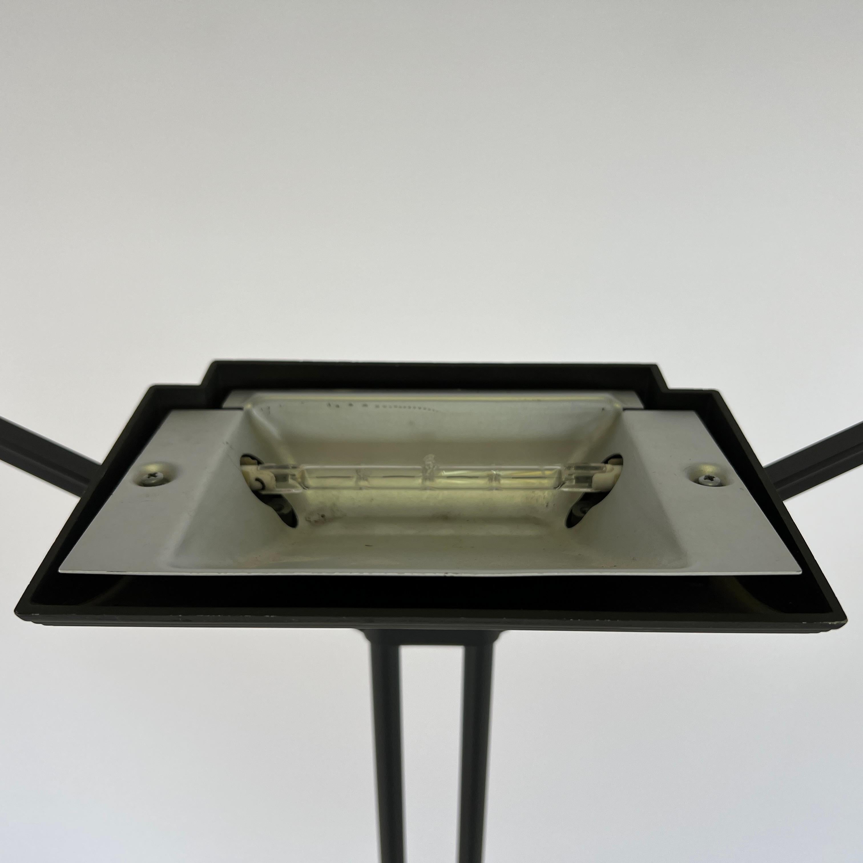 Stehlampe aus schwarzem Metall von Relco, Italien (Italienisch) im Angebot