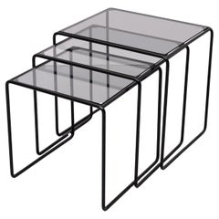 Schachteltische mit schwarzem Metallrahmen im Bauhaus-Stil  Deutsche 1970er Jahre