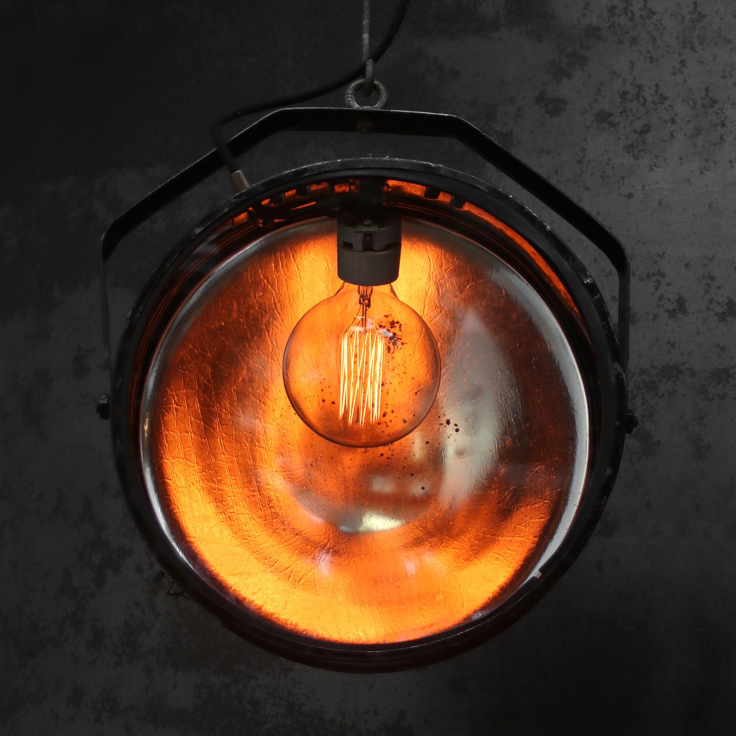 Hongrois Miroir industriel en métal noir Spotlights Lights suspendus en vente