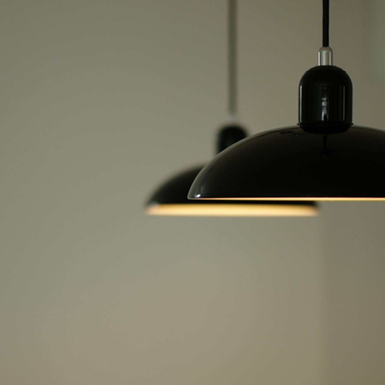 Bauhaus Lampe à suspension industrielle vintage Kaiser Idell 6631-P en métal noir