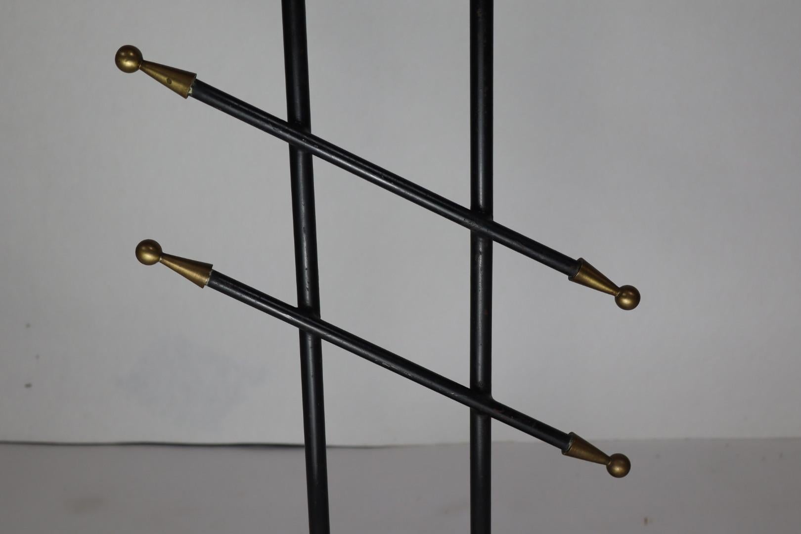 Black metal lacquered and brass floor lamp, Maison Lunel, 1960s In Good Condition In Zaandam, NL