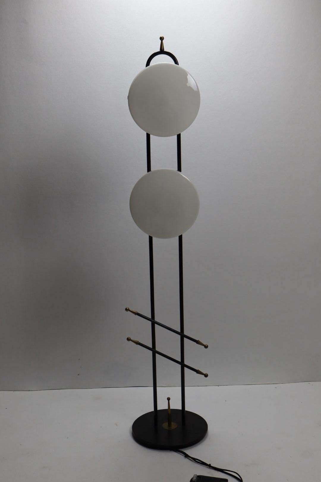 Black metal lacquered and brass floor lamp, Maison Lunel, 1960s 1
