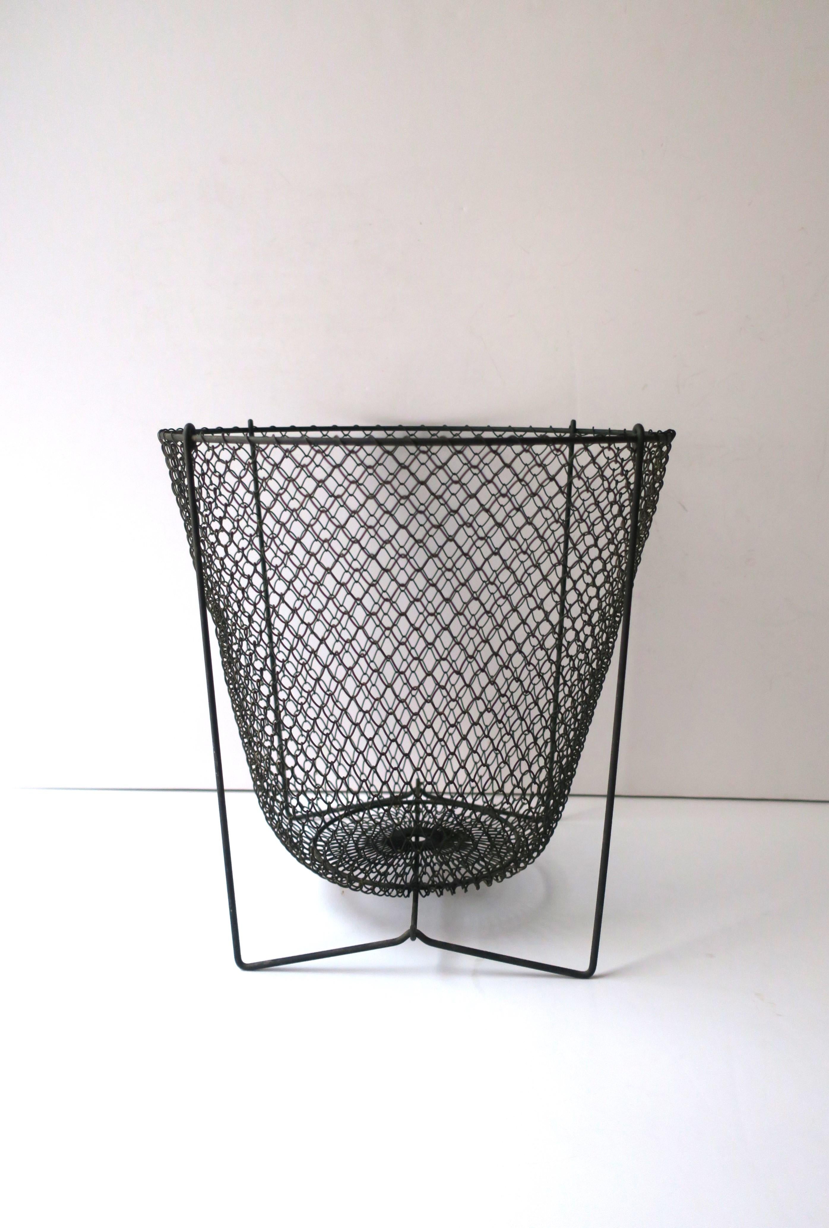 Black Metal Mesh Wire Wastebasket Trash Can In Good Condition For Sale In New York, NY