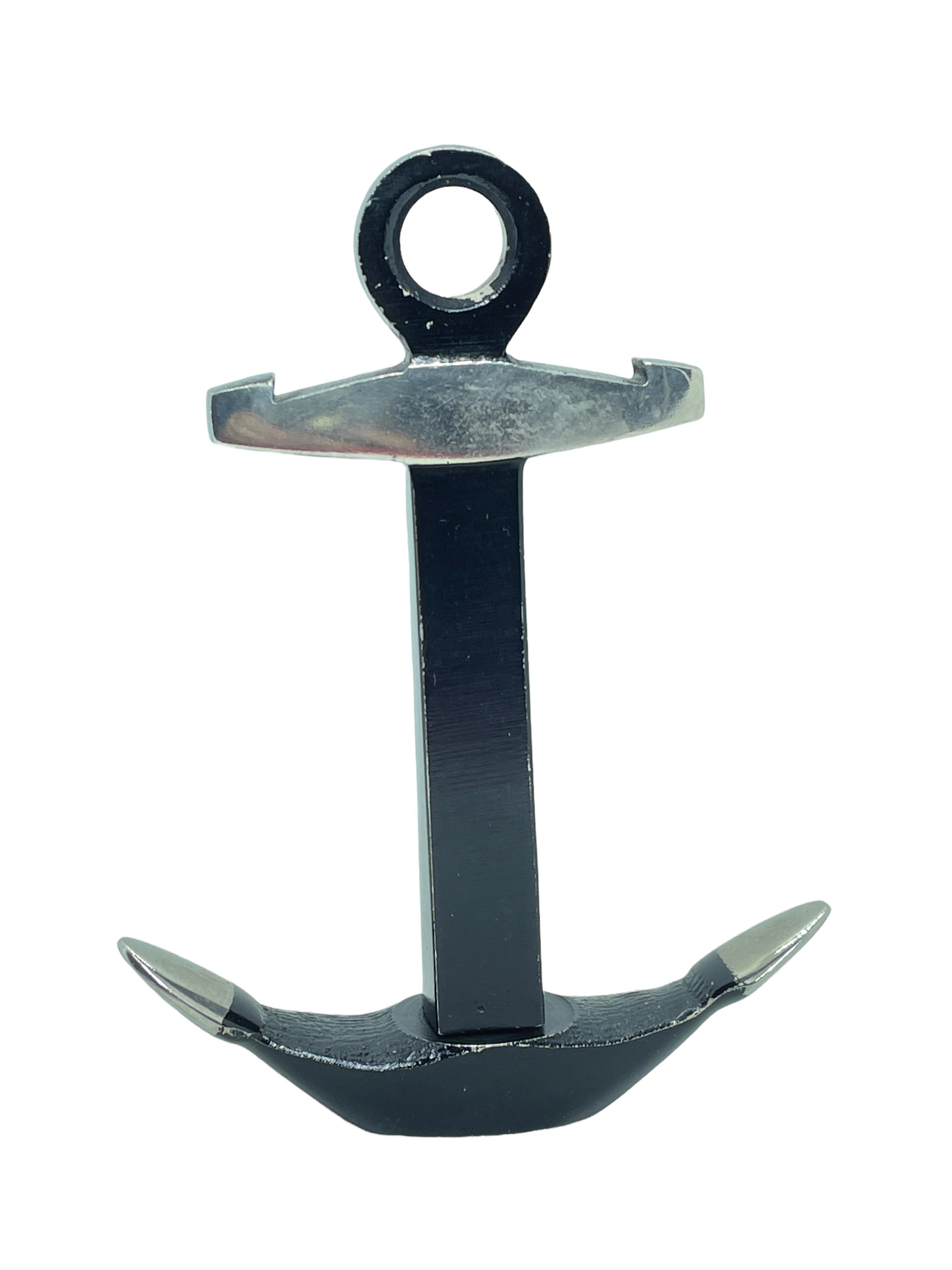 Tire-bouchon classique du début des années 1960 en forme d'ancre. Belle addition à votre chambre, chariot de bar ou simplement pour votre collection de tire-bouchons. Trouvé dans une vente de succession à Nuremberg, Allemagne.