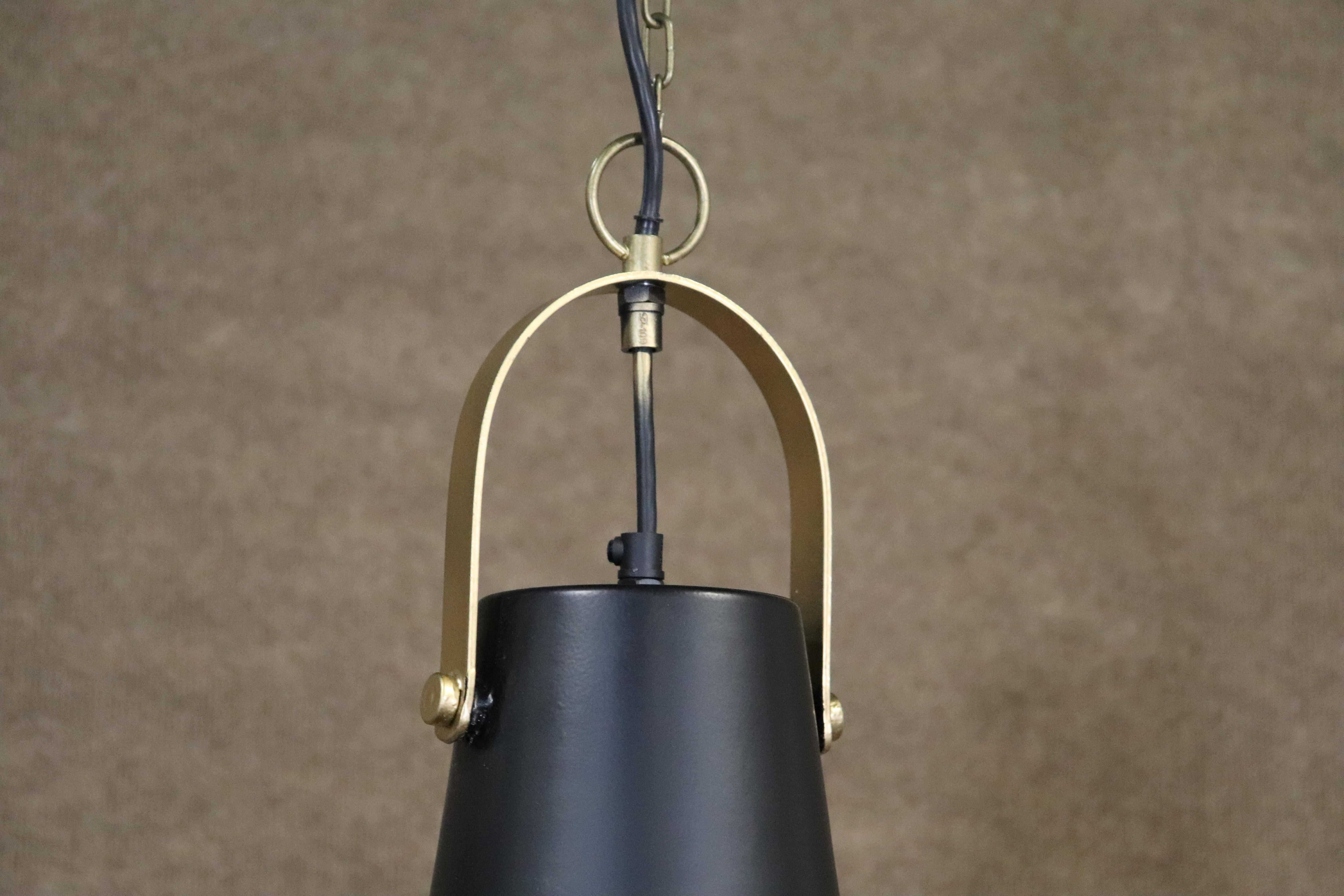 Black Metal Pendant Lamp In Good Condition For Sale In Brooklyn, NY