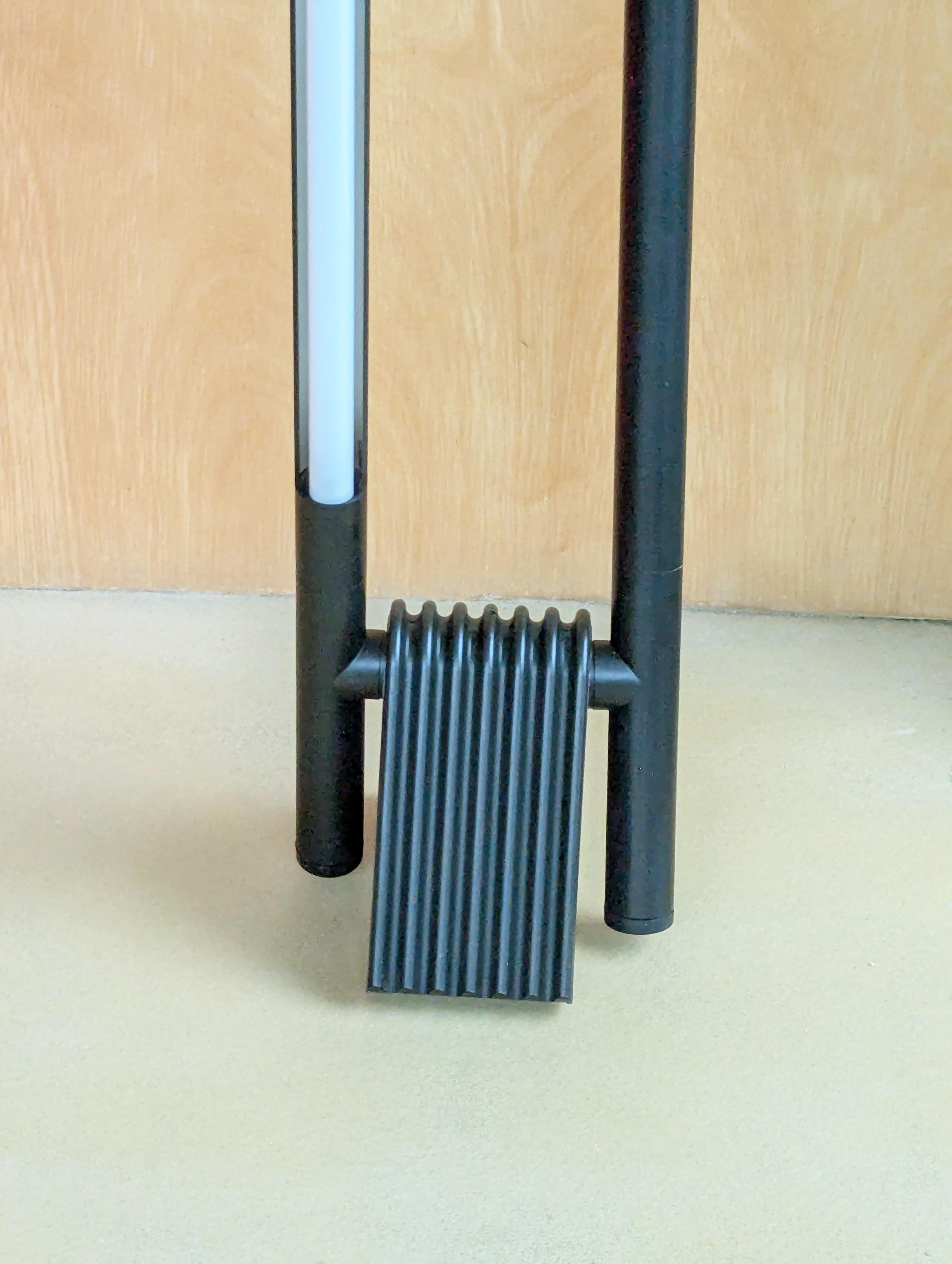 Metal negro y plástico Años 80  Lámpara de techo Sistema Flu de R. Bonetto para Luci Pintado en venta