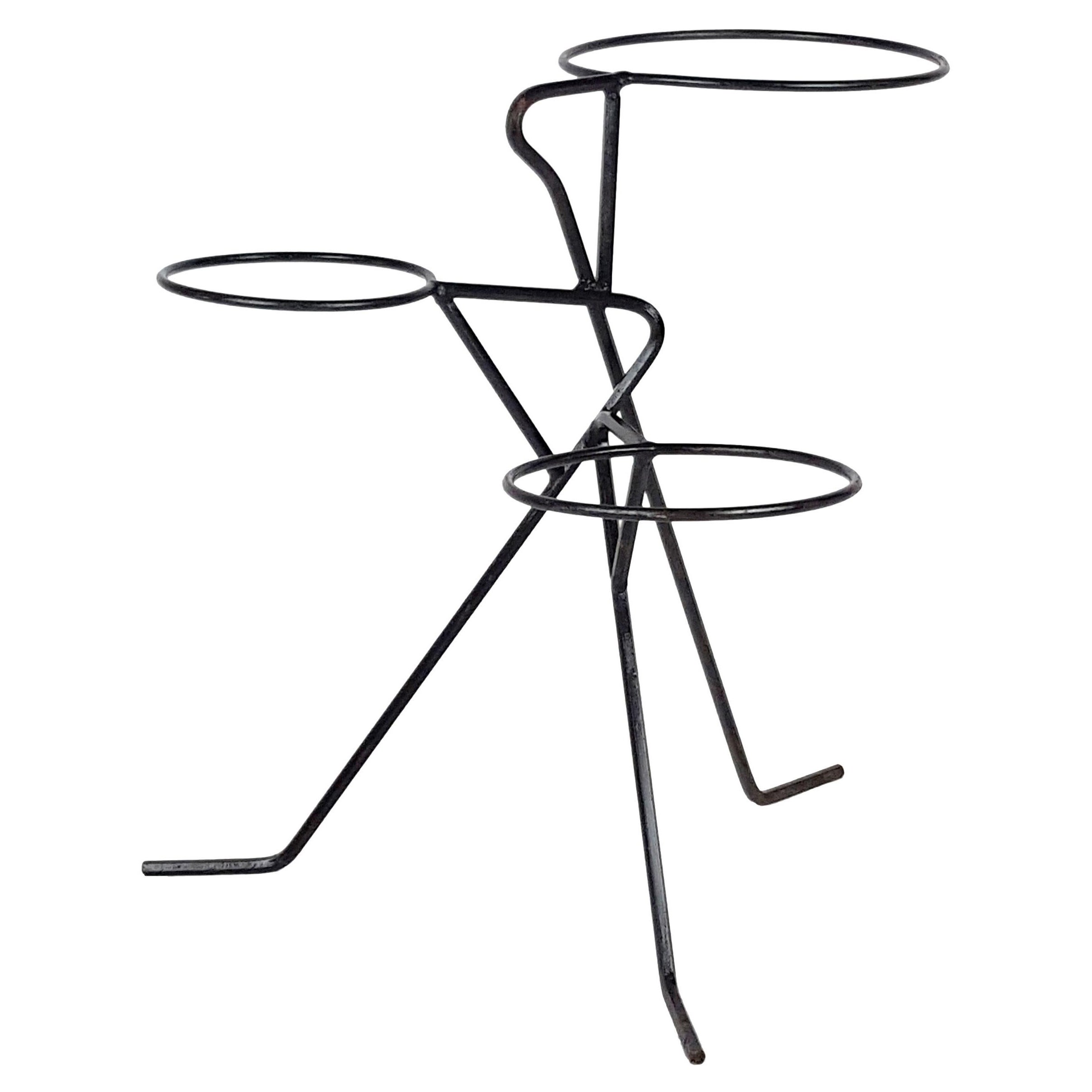Schwarzer Metallstab Midcentury Freistehende Pflanzen Halterung im Angebot