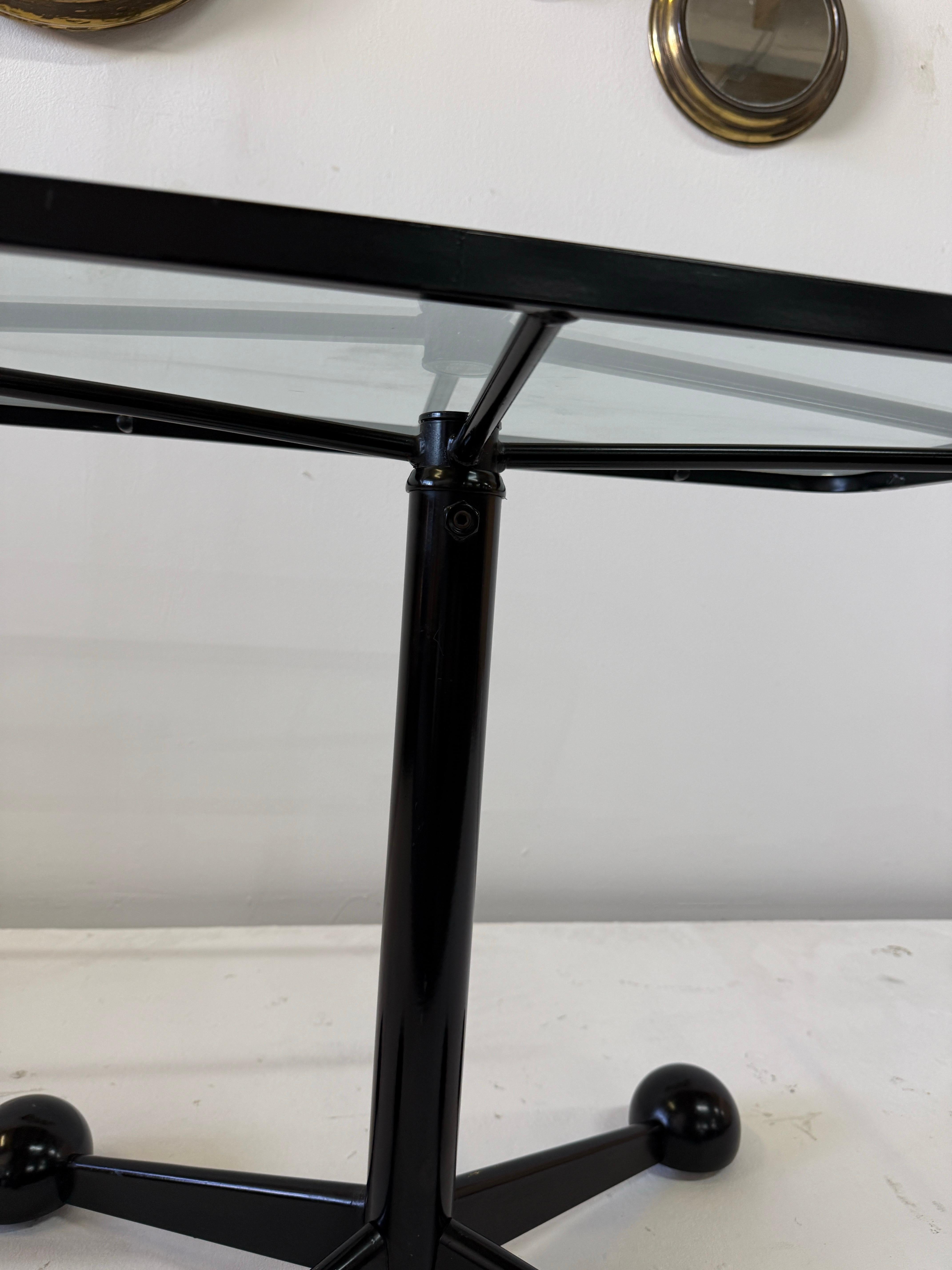 Beistelltisch aus schwarzem Metall und Glas mit Intarsien von Arredamenti Allegri (SIGNED) im Zustand „Gut“ im Angebot in North Miami, FL