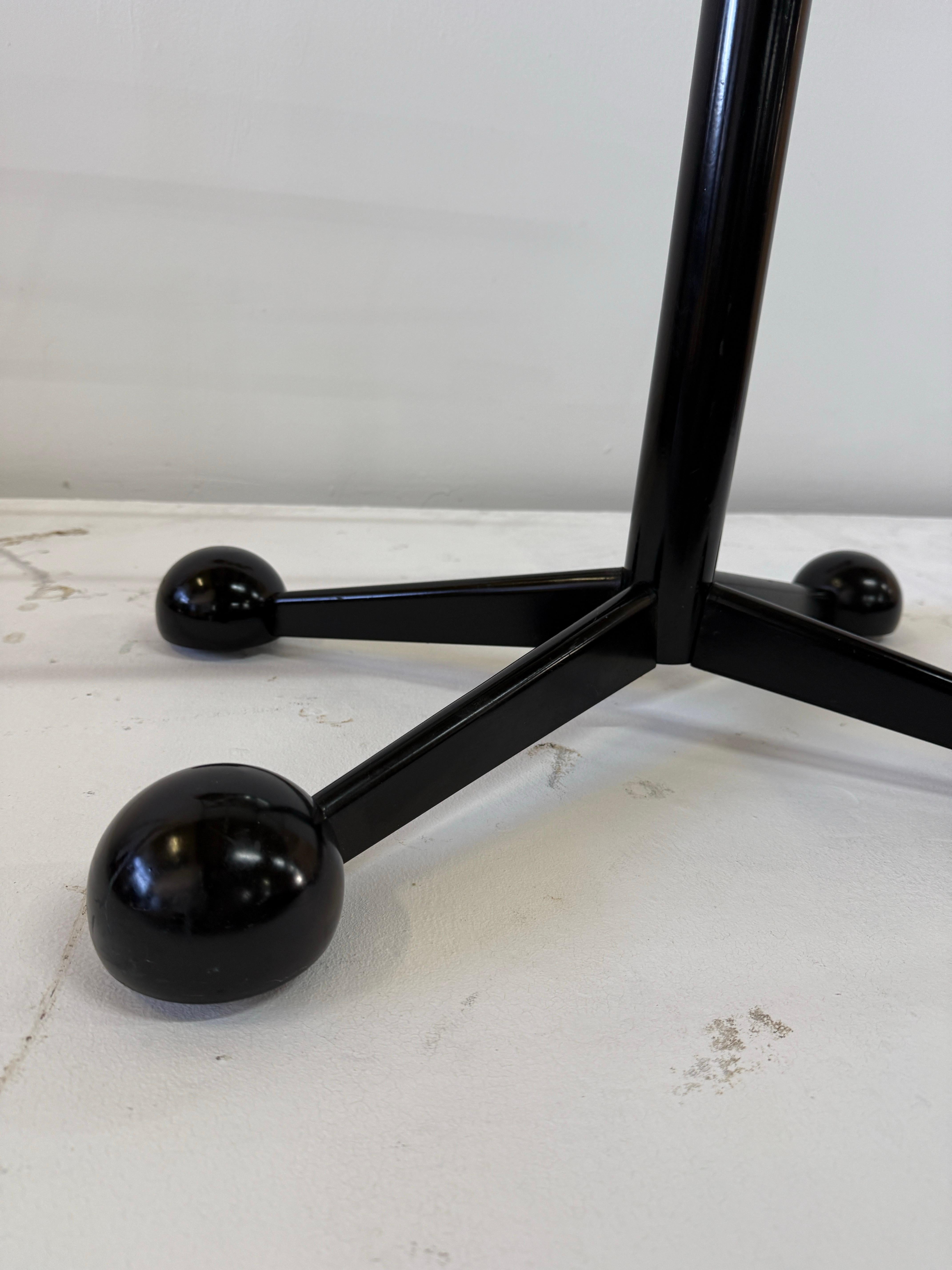 Beistelltisch aus schwarzem Metall und Glas mit Intarsien von Arredamenti Allegri (SIGNED) im Angebot 1