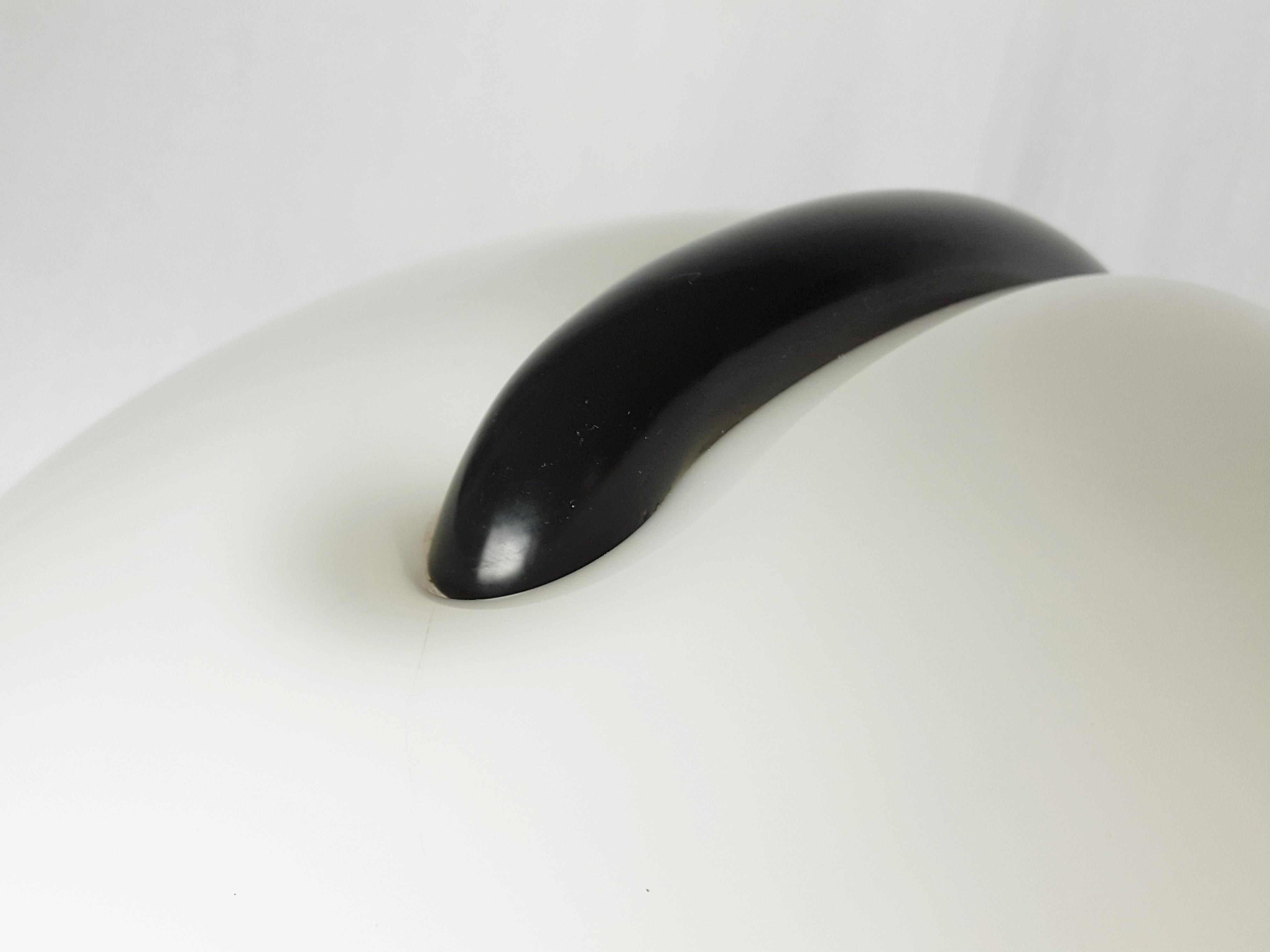 Space Age Black Metal and White Plastic Shade 1960s Serpente Table Lamp by Elio Martinelli For Sale