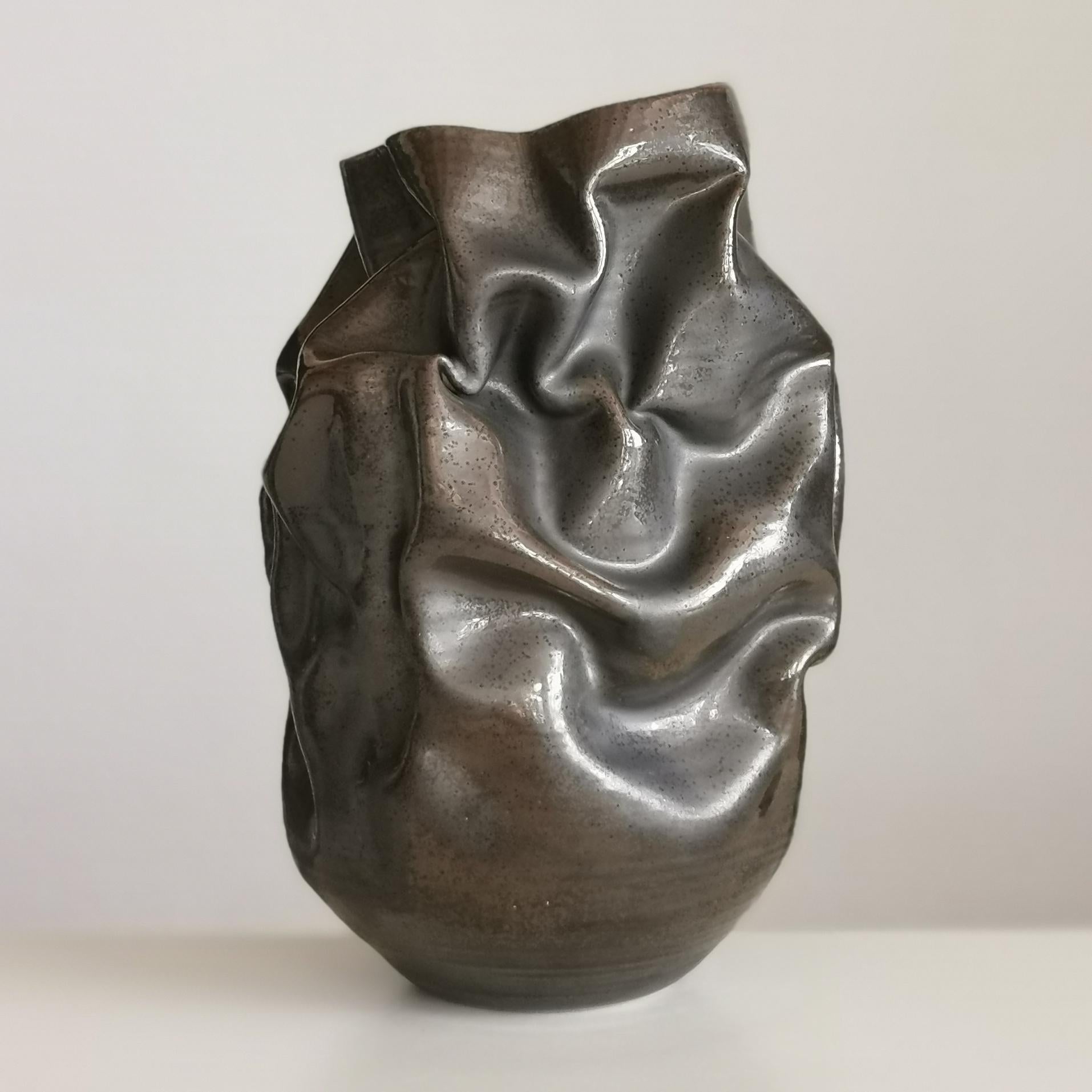 Black Metallic Crumpled Form No 32, Ceramic Vessel by Nicholas Arroyave-Portela In New Condition In London, GB
