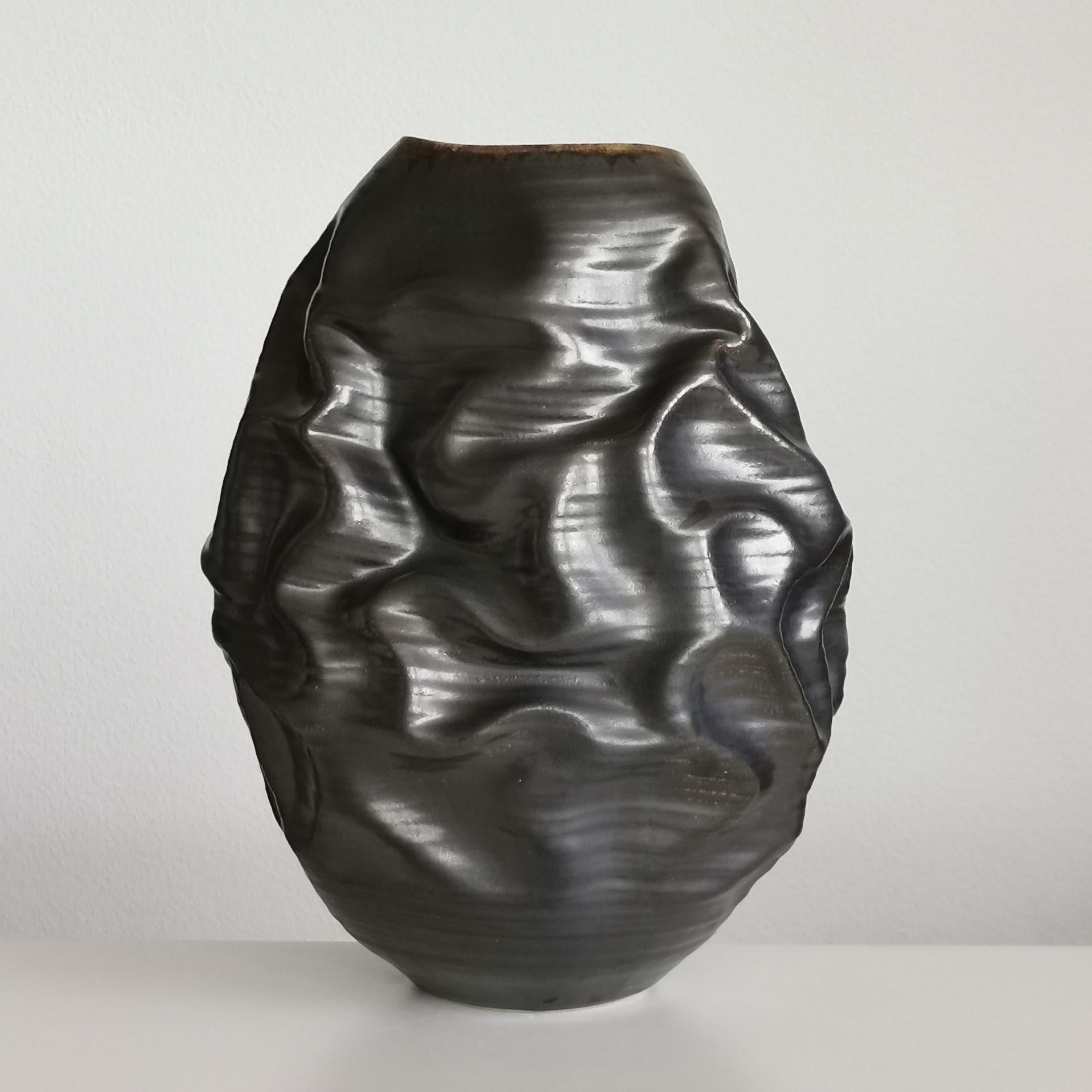 Black Metallic Dehydrated Form No 36 Ceramic Vessel by Nicholas Arroyave-Portela In New Condition In London, GB