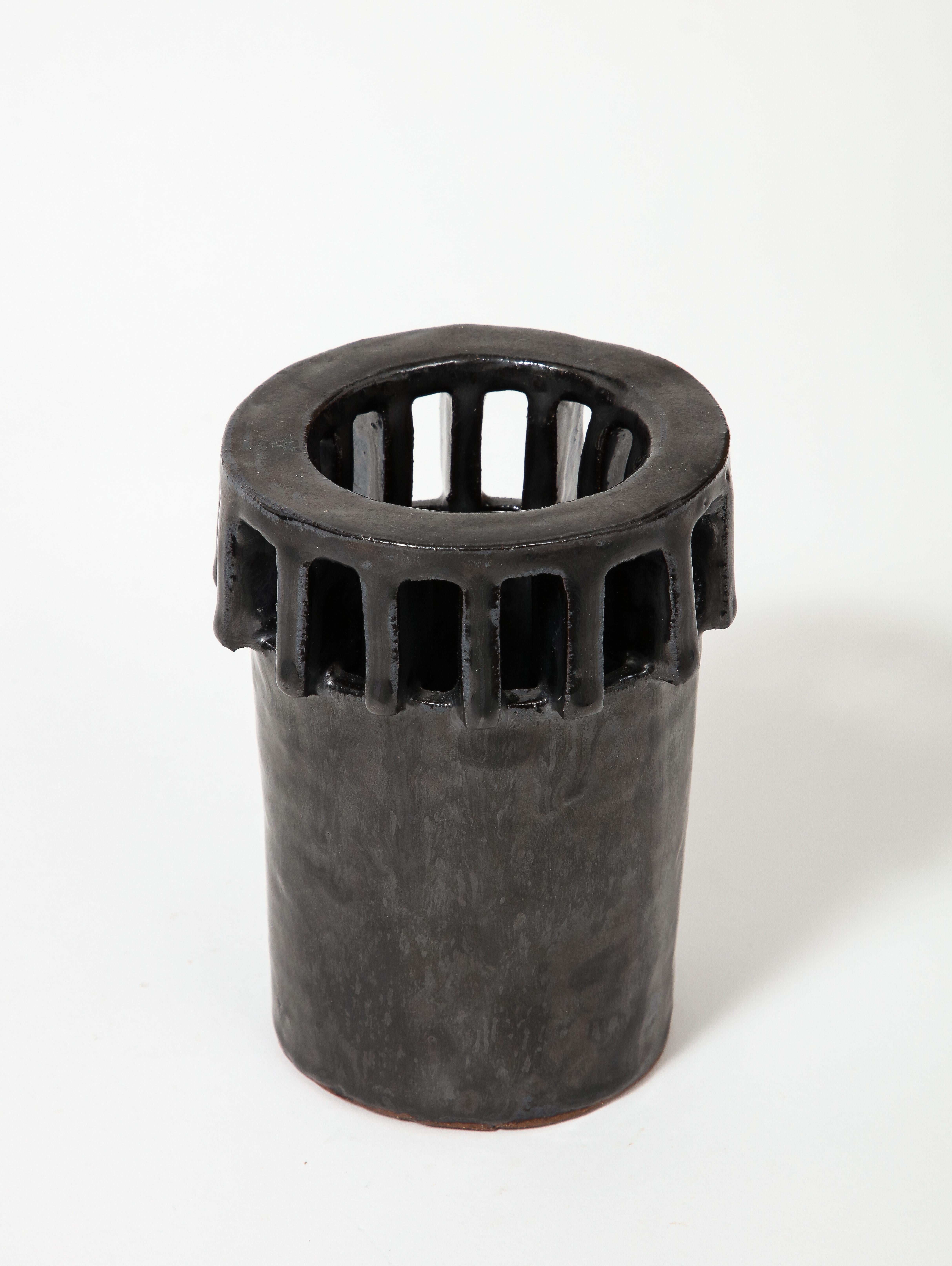 Américain Black Metallic Glazed Ceramic Turret Shaped Vase, United States, 20th C en vente