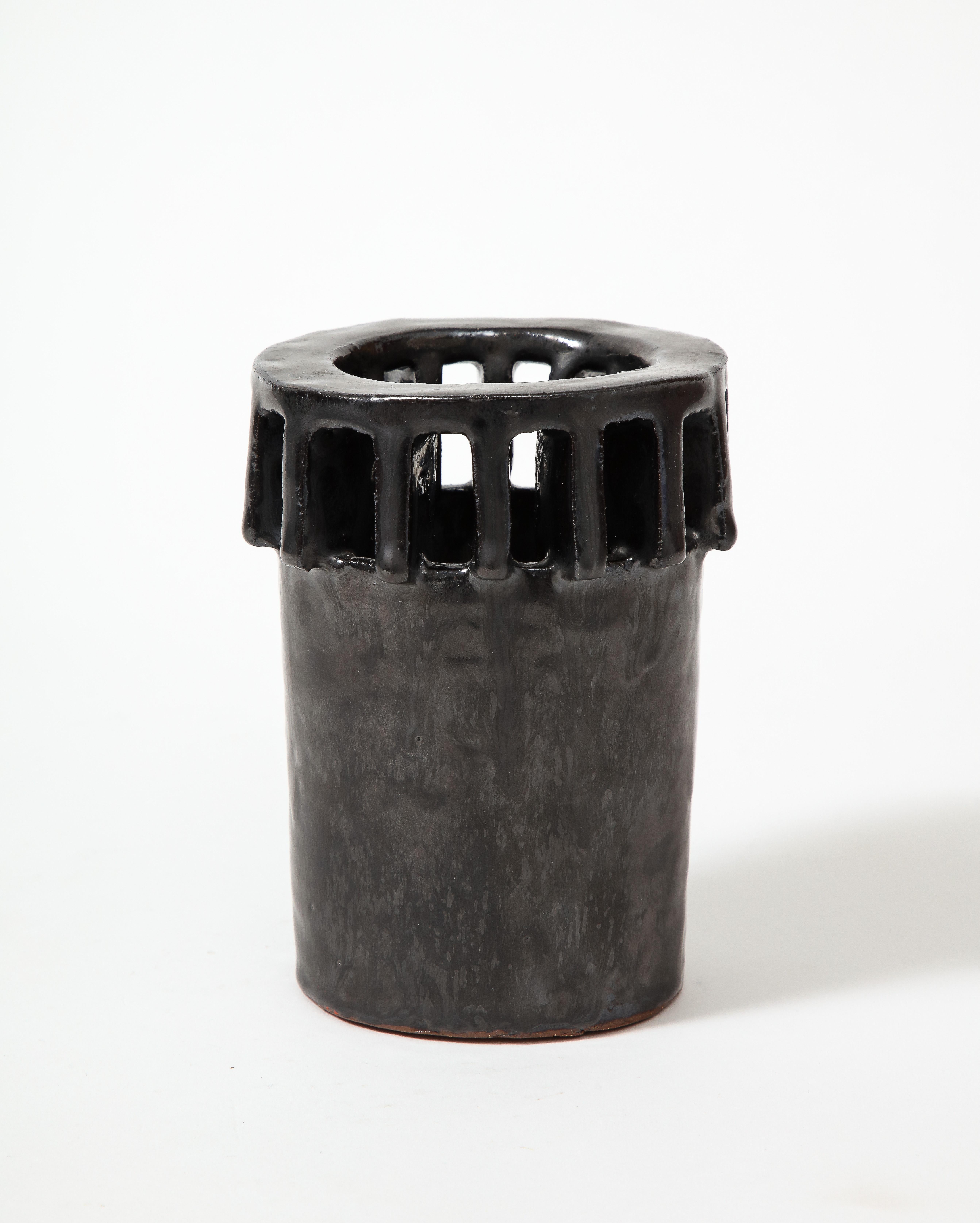 20ième siècle Black Metallic Glazed Ceramic Turret Shaped Vase, United States, 20th C en vente
