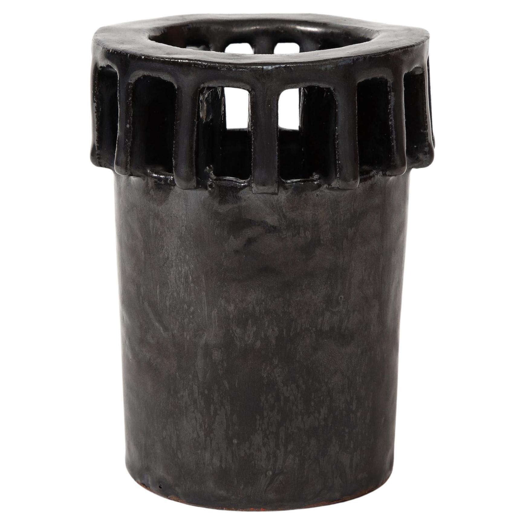 Black Metallic Glazed Ceramic Turret Shaped Vase, United States, 20th C en vente