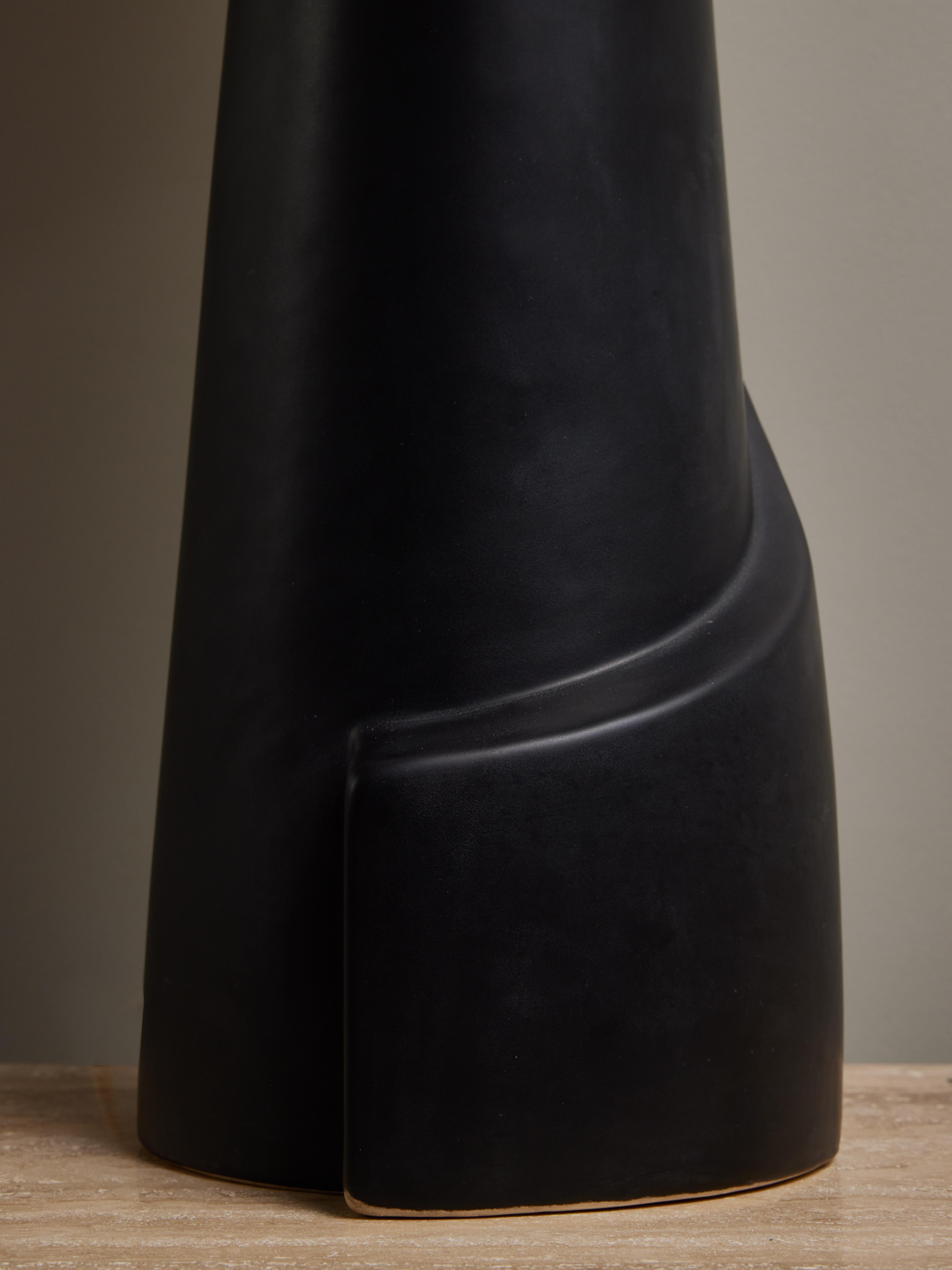 Black Mid Century Ceramic Table Lamp In Good Condition For Sale In Saint-Ouen, IDF