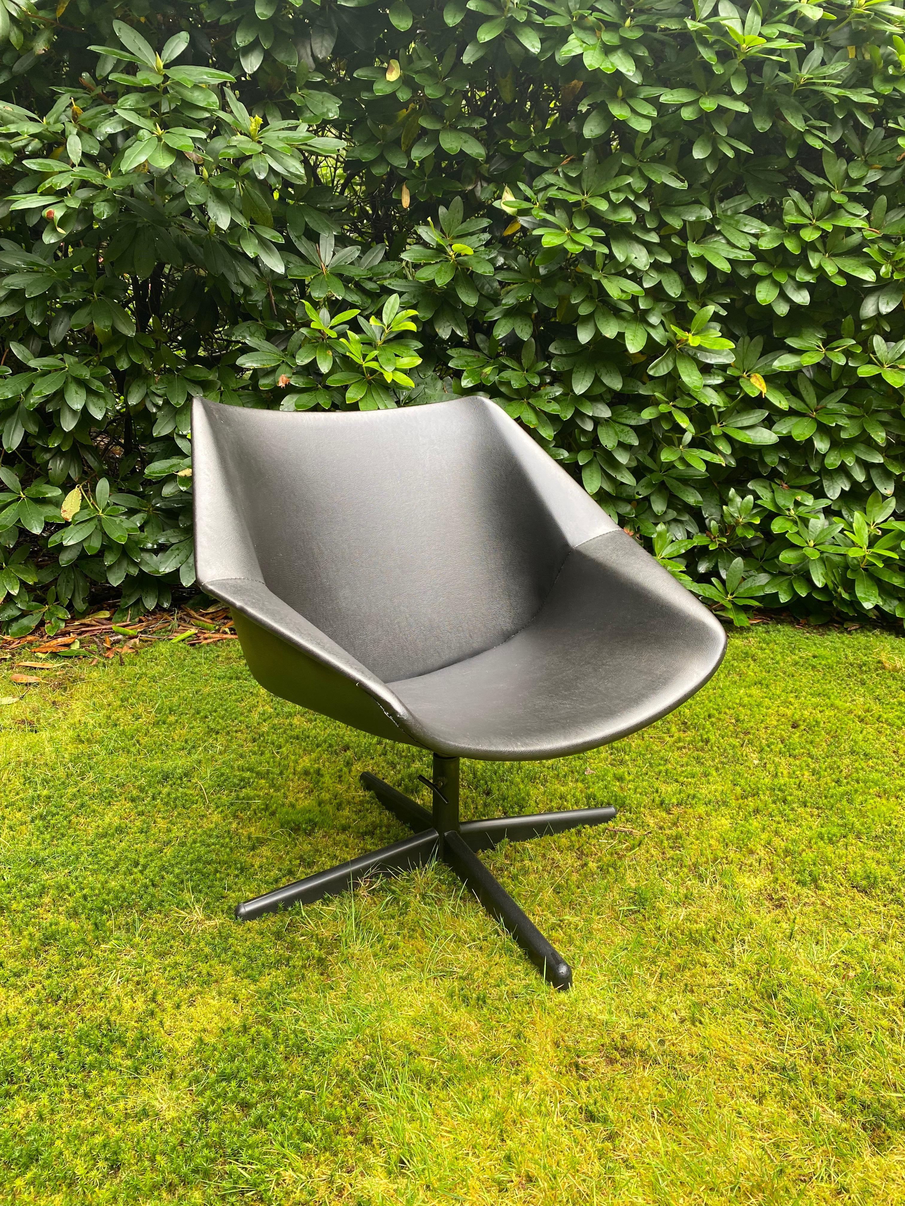 Black Mid-Century Modern Pastoe Swivel Chair by Cees Braakman, Model FM08 In Good Condition For Sale In Schagen, NL