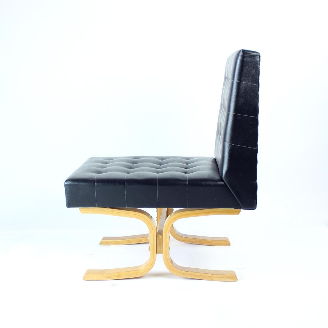 Czech Black Midcentury Lounge Chair Bratislava by Jindrich Volak for Drevopodnik Holes For Sale