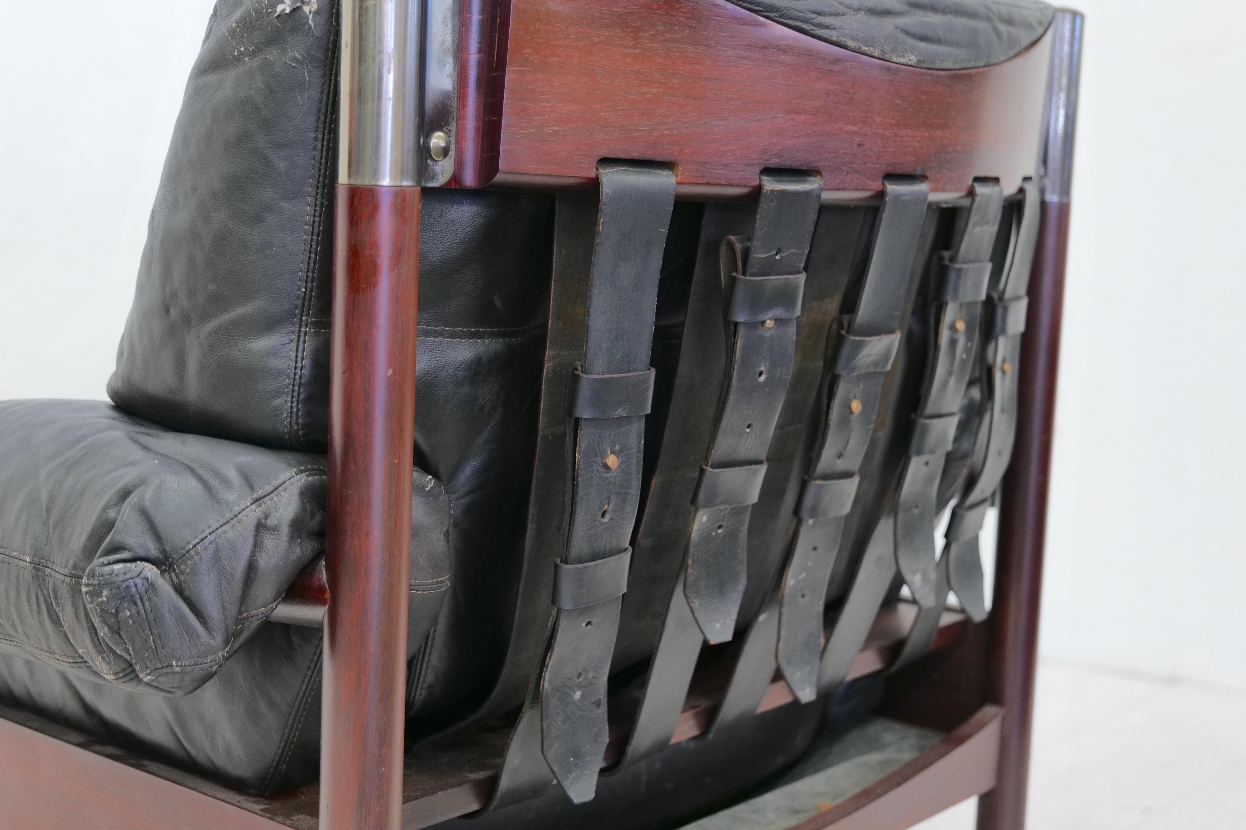 italien Chaise longue noire du milieu du siècle avec pouf Modèle 