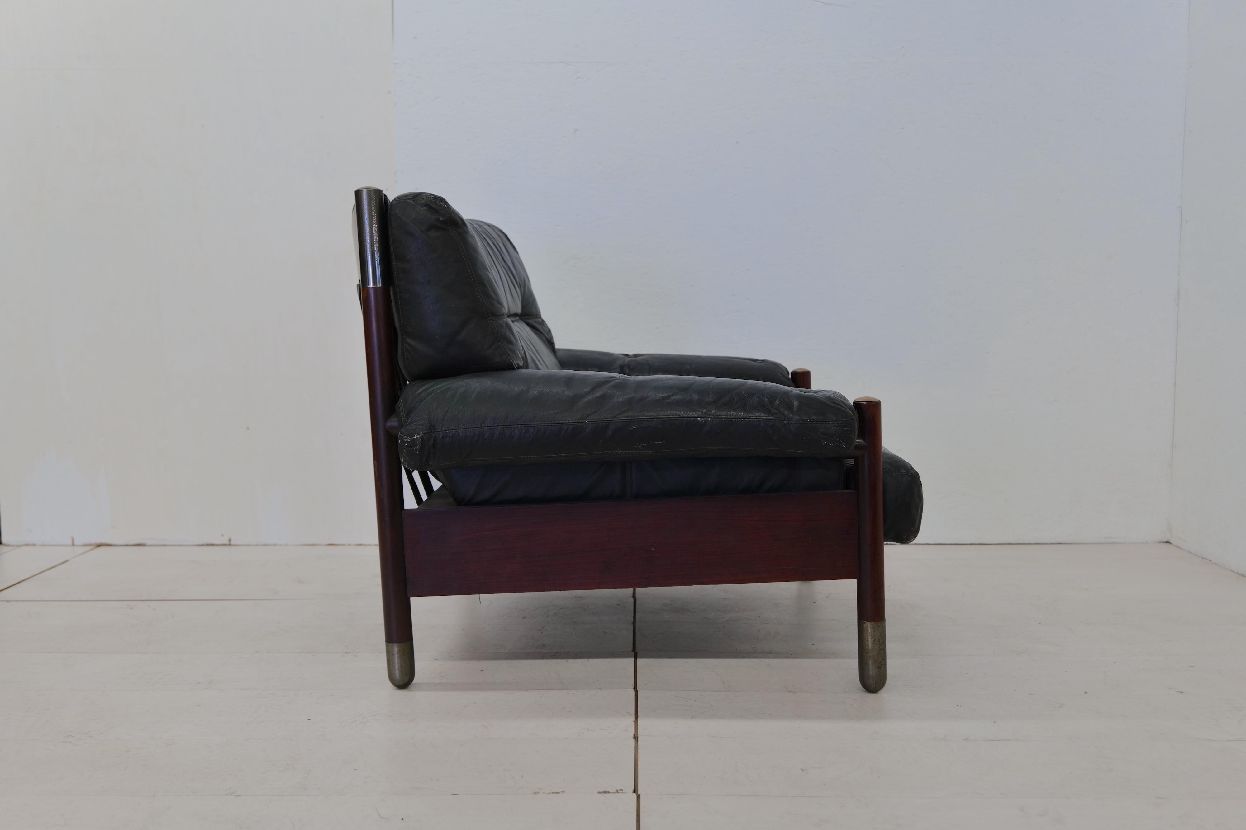 Milieu du XXe siècle Chaise longue noire du milieu du siècle avec pouf Modèle 