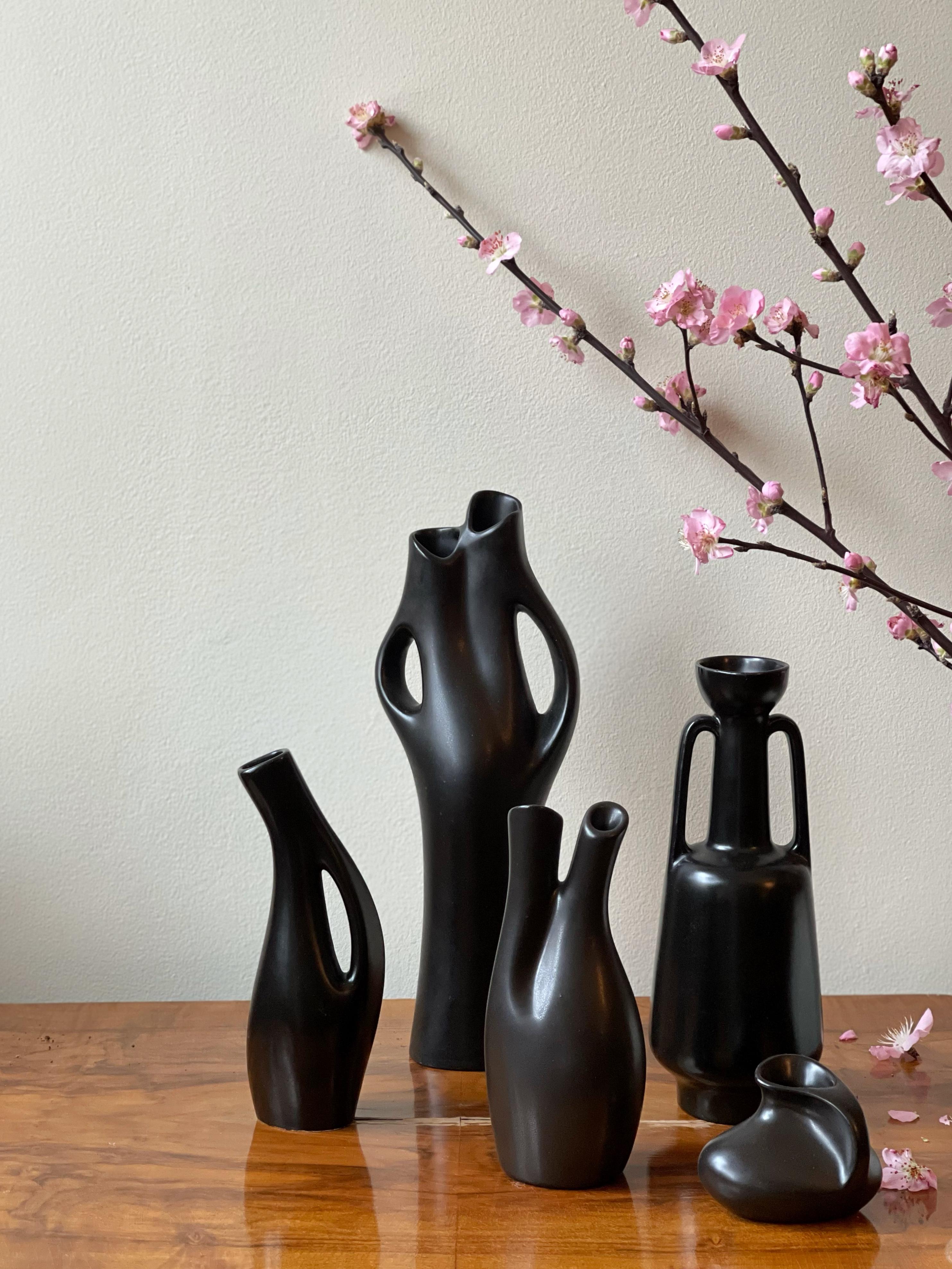 Set of five vases by Swedish Lillemor Mannerheim. Midcentury stoneware in organic shape with black glaze. It was designed in 1955 as part of the Mangania series.
The Mid-Century Stoneware is made in 